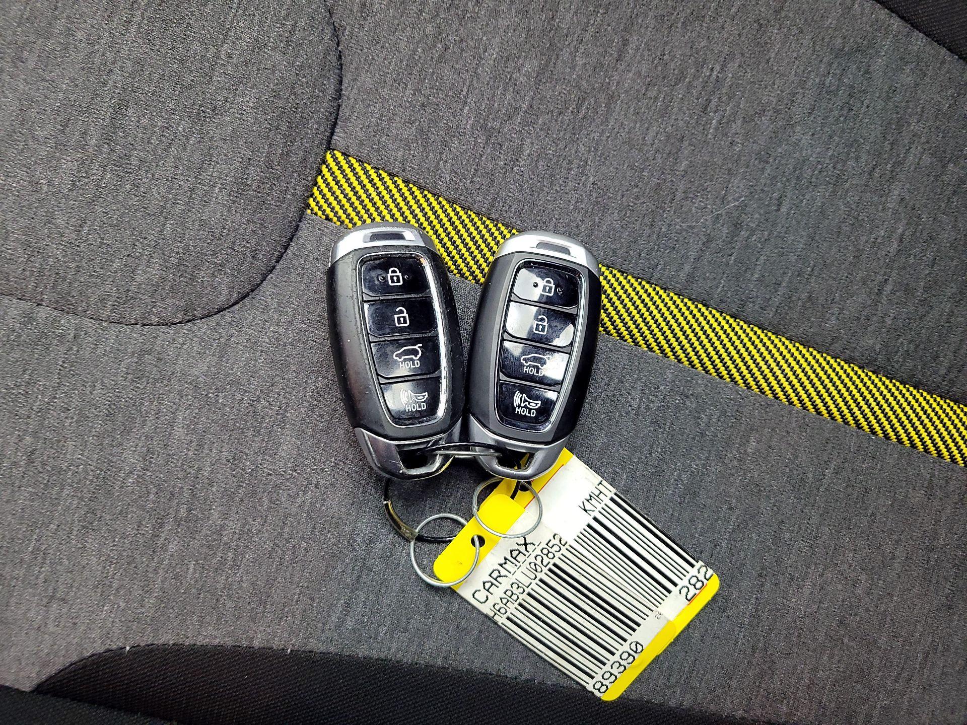 Thumbnail: 2020 Hyundai Veloster - 18