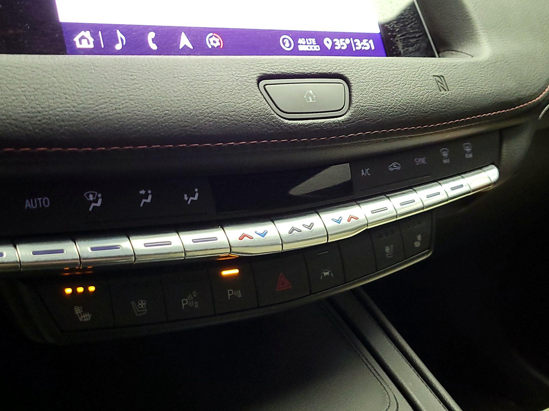 Thumbnail: 2020 Cadillac XT4 - 16