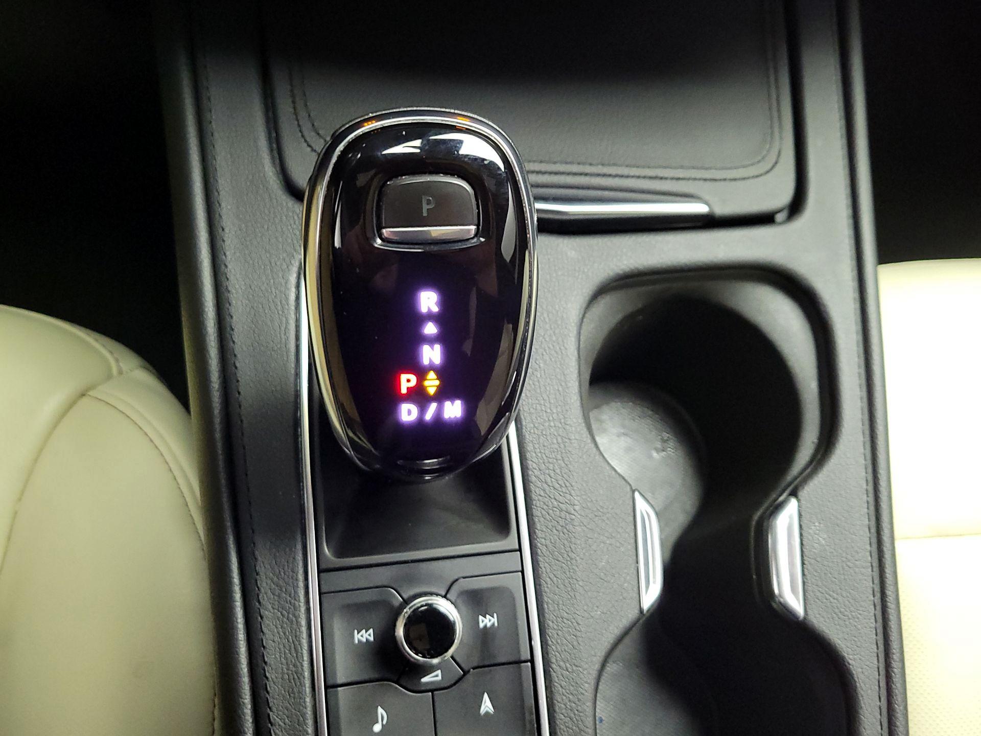 Thumbnail: 2020 Cadillac XT4 - 17