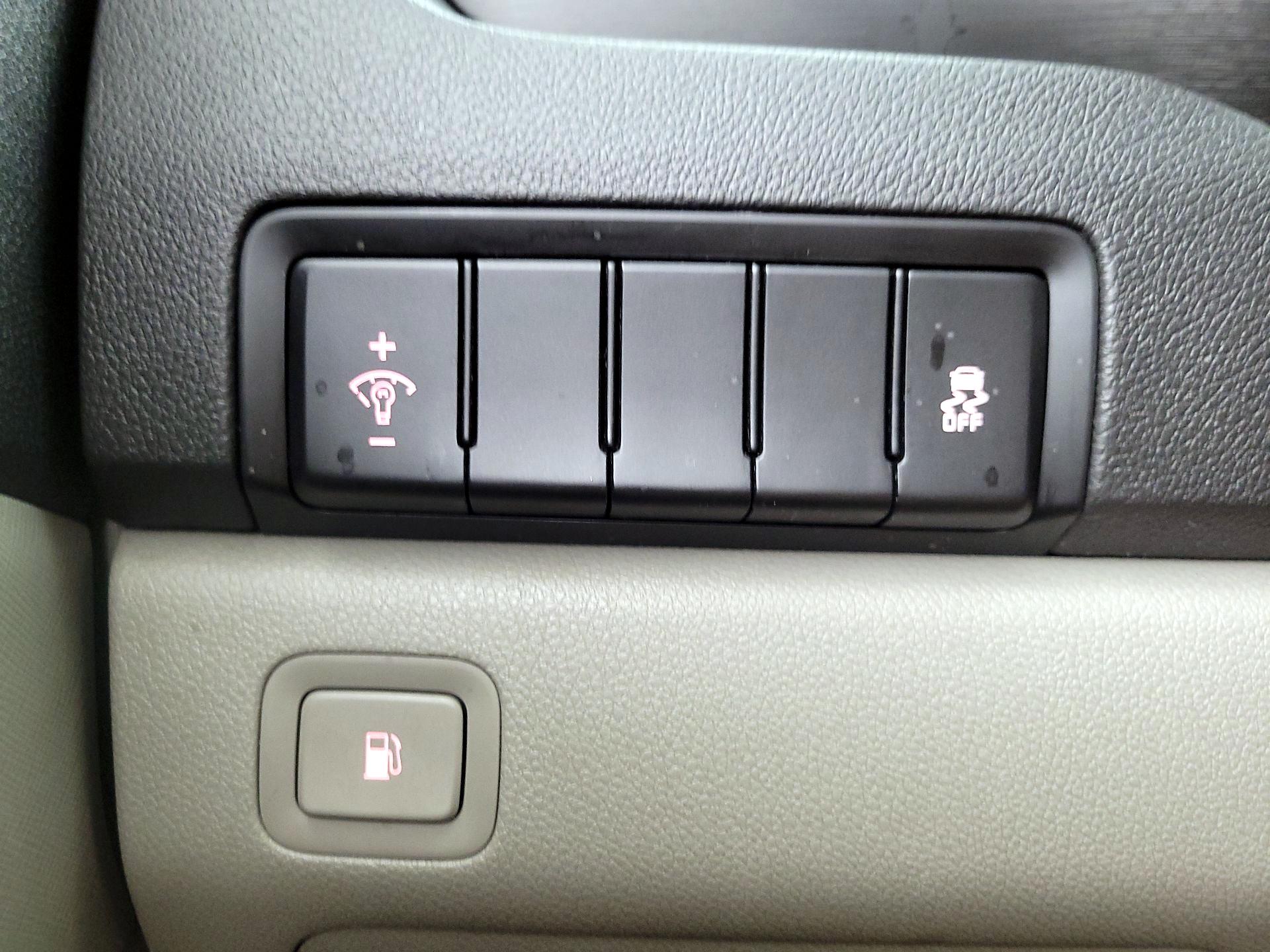 Thumbnail: 2019 Kia Sedona - 13