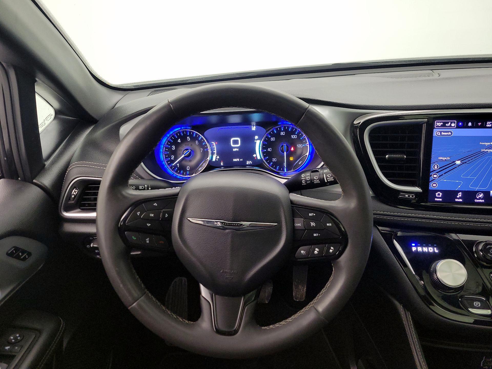 Thumbnail: 2025 Chrysler Pacifica - 10