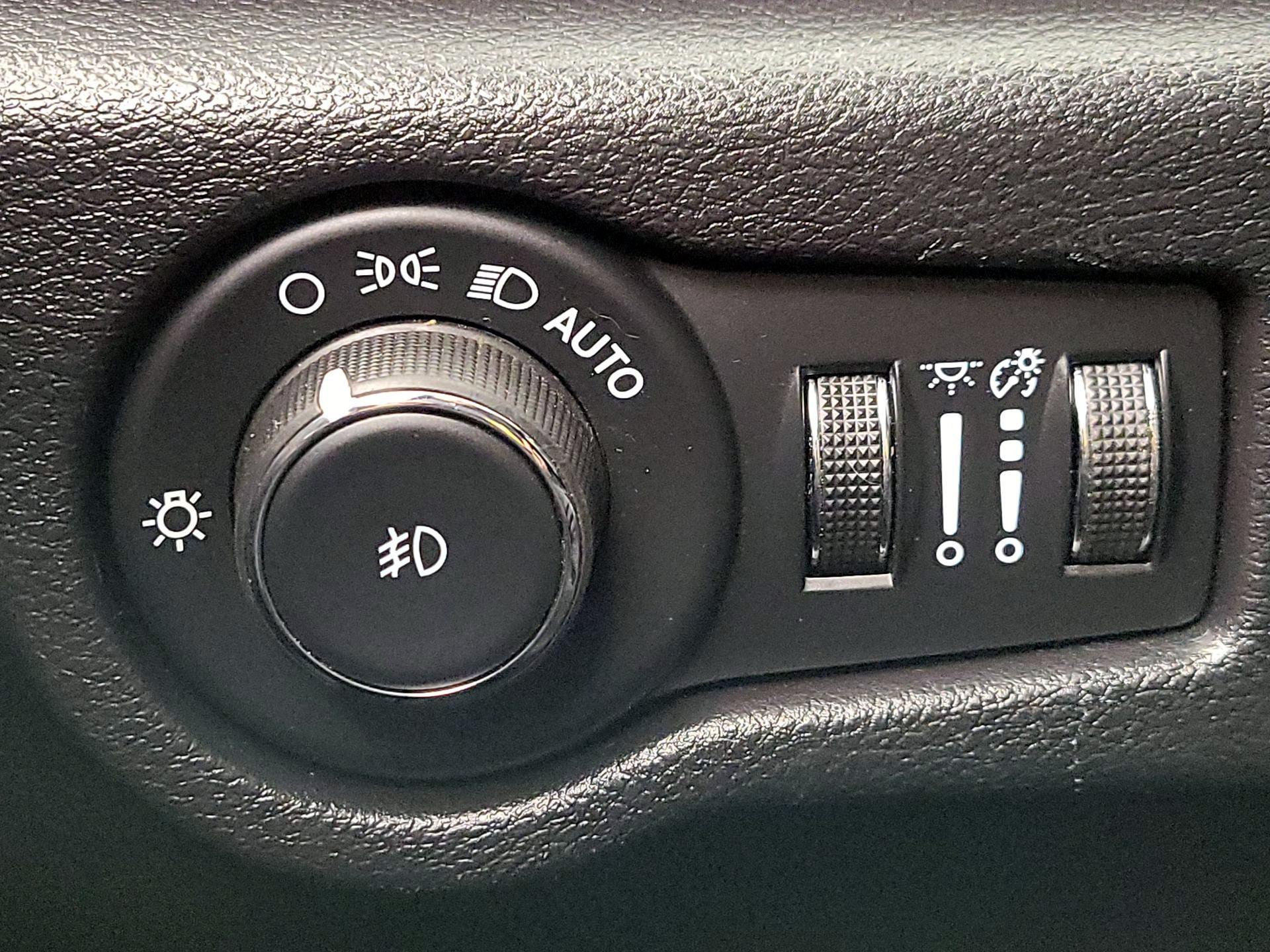 Thumbnail: 2025 Chrysler Pacifica - 13