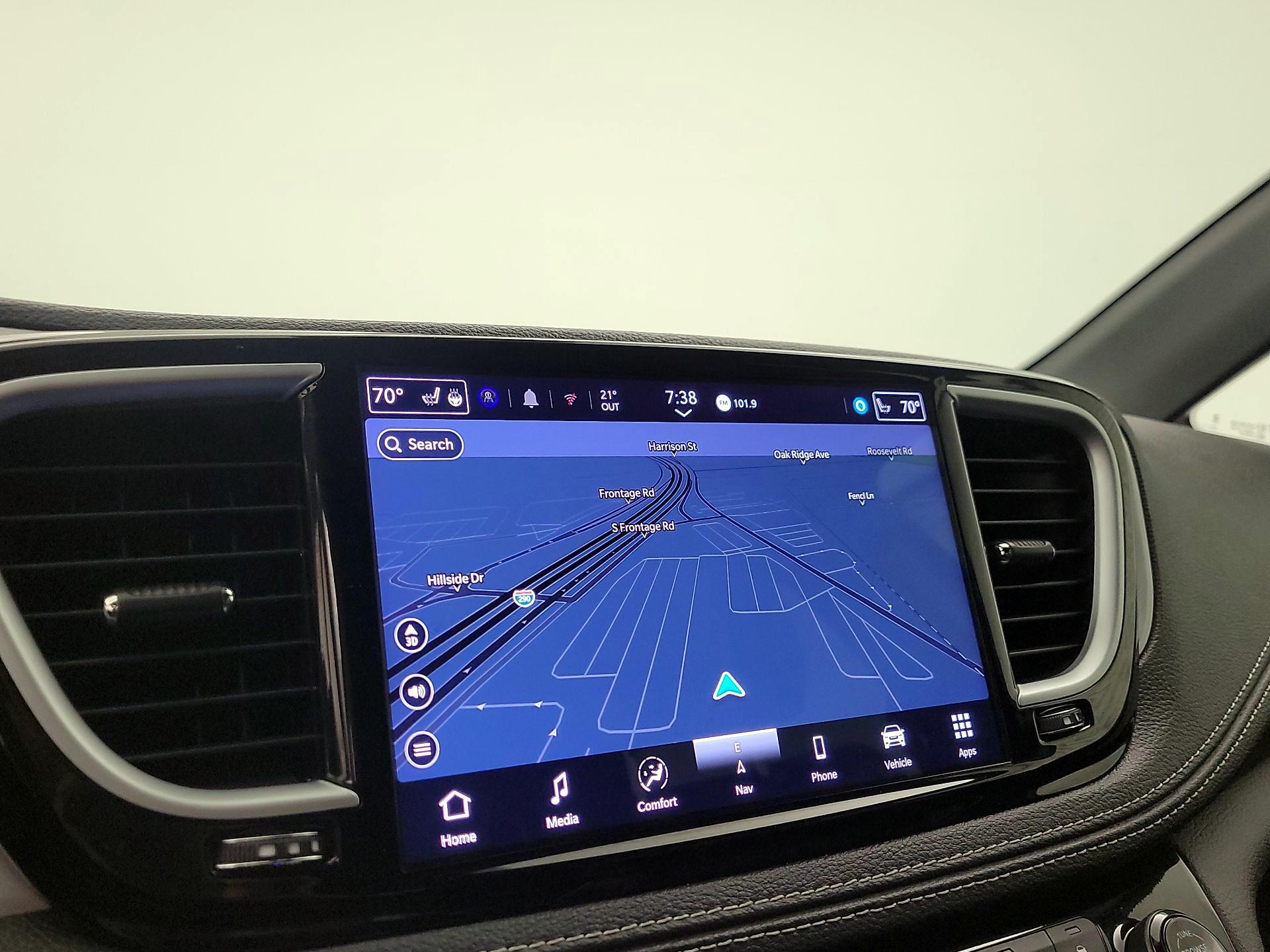 Thumbnail: 2025 Chrysler Pacifica - 14