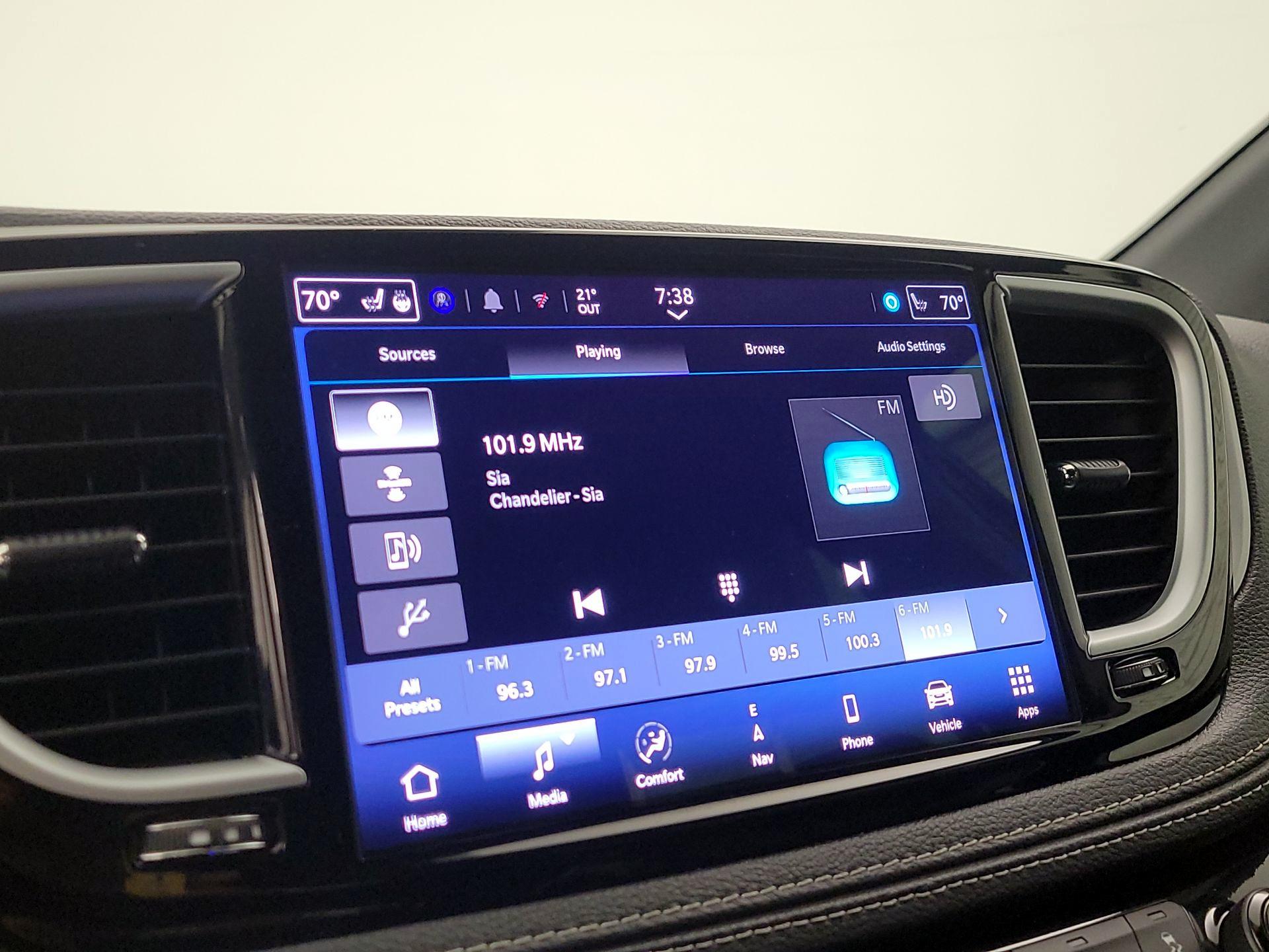 Thumbnail: 2025 Chrysler Pacifica - 16