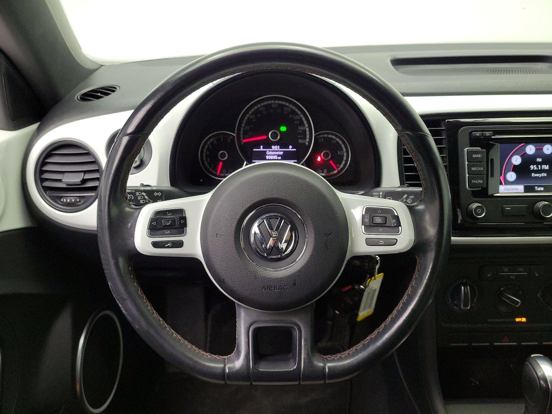 Thumbnail: 2015 Volkswagen Beetle - 10