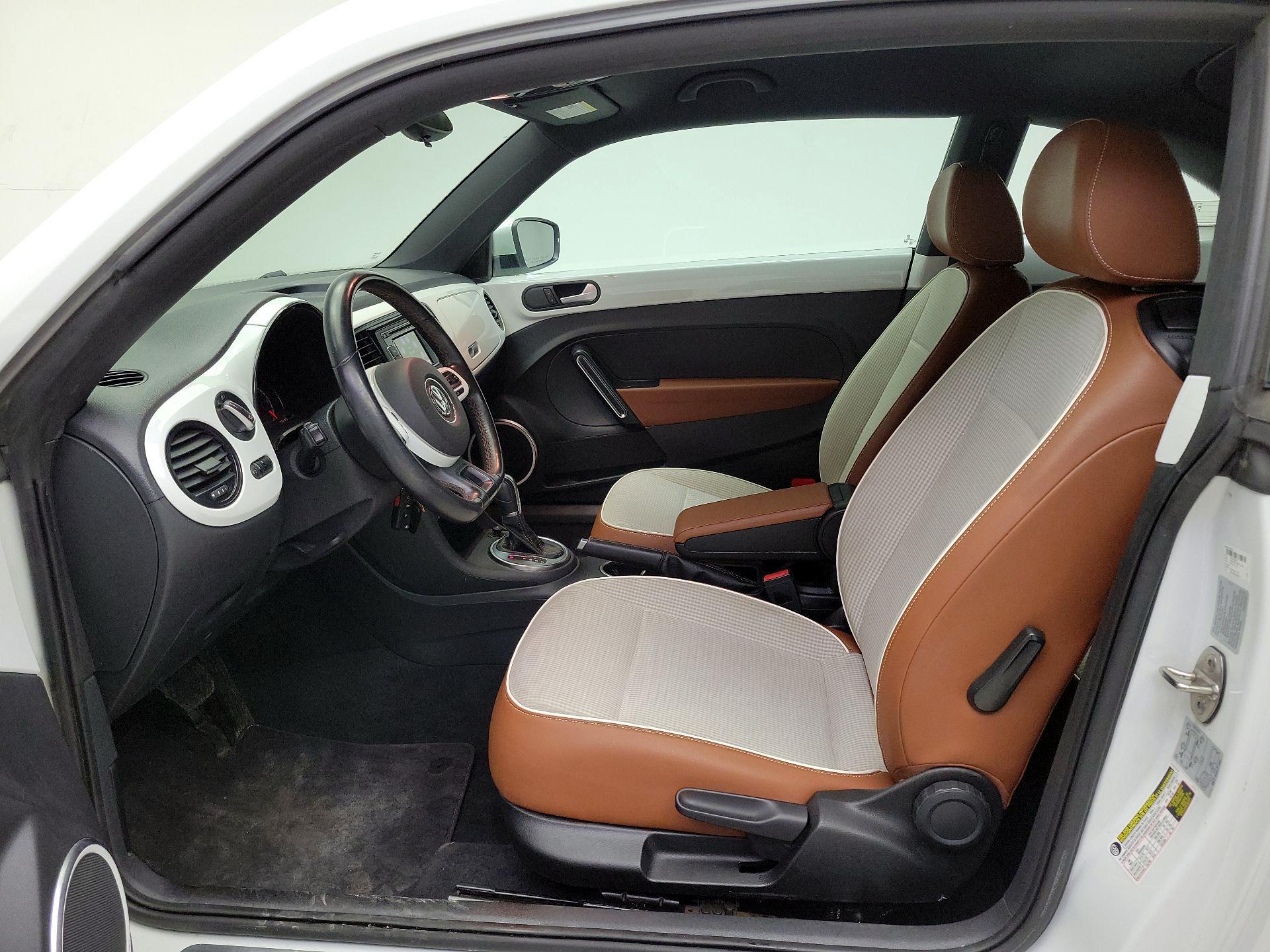 Thumbnail: 2015 Volkswagen Beetle - 11