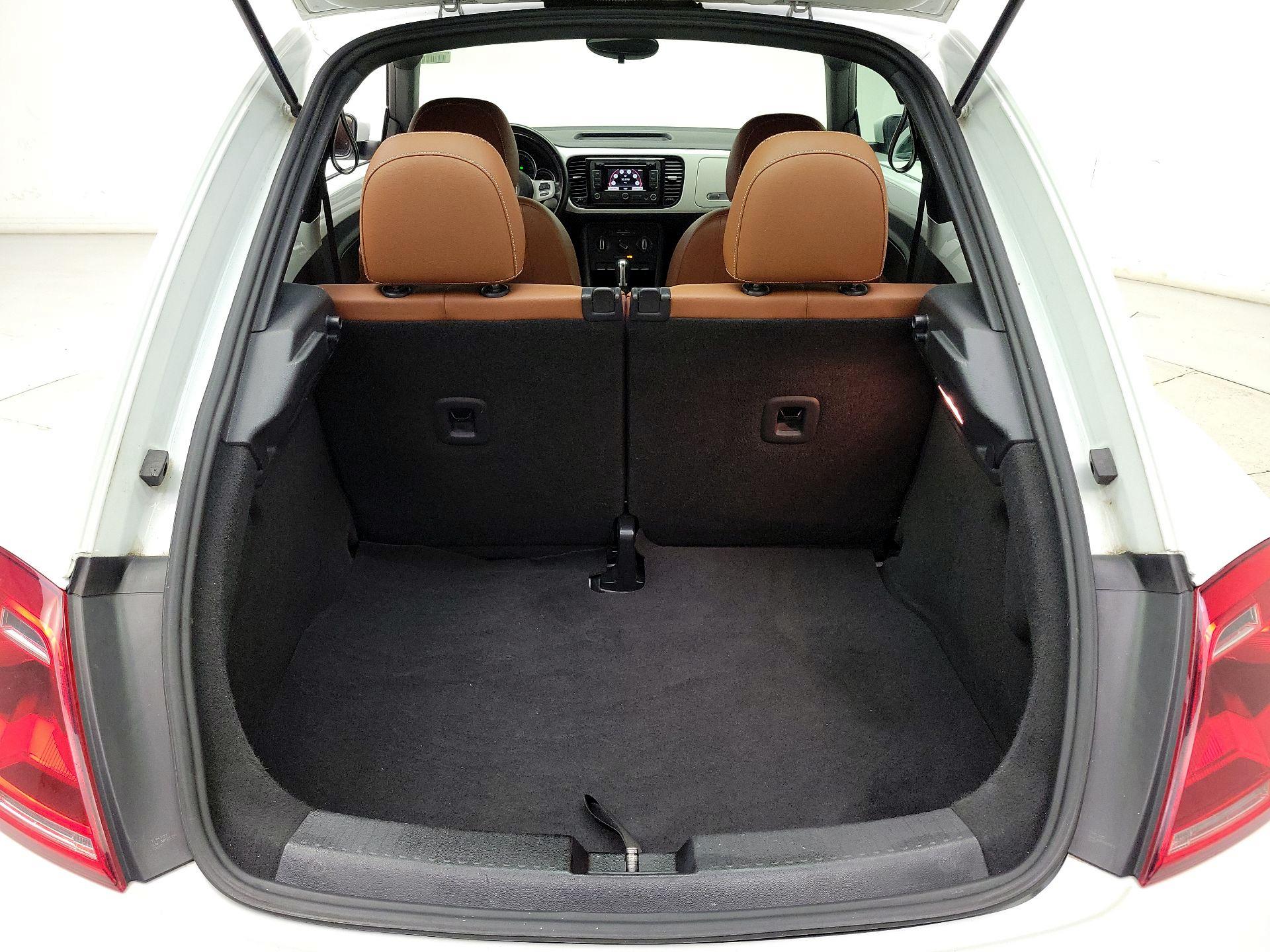 Thumbnail: 2015 Volkswagen Beetle - 16