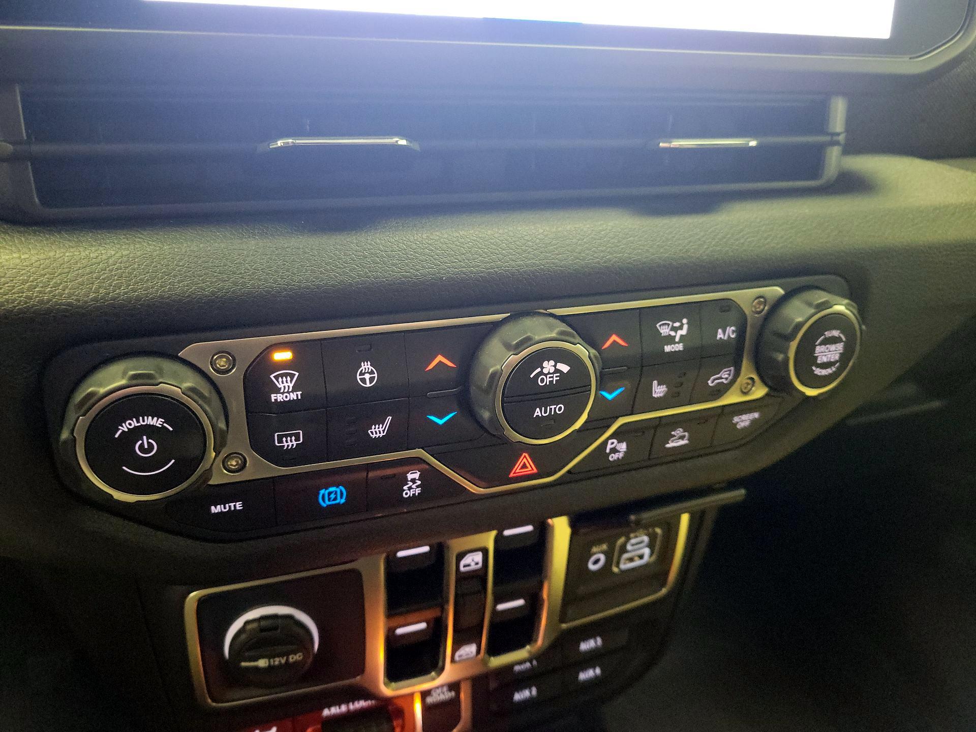 Thumbnail: 2025 Jeep Wrangler - 16