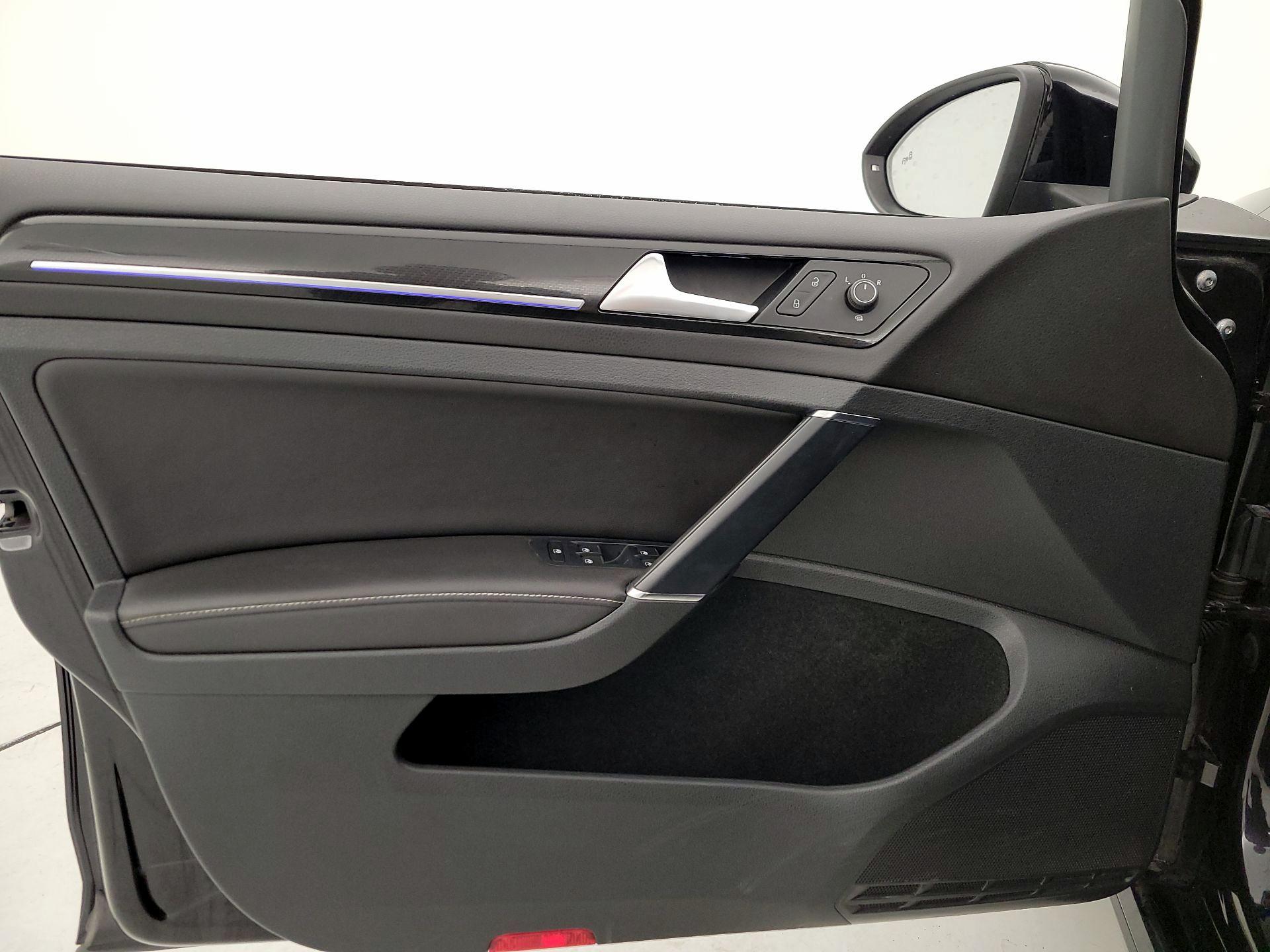 Thumbnail: 2017 Volkswagen Golf - 12