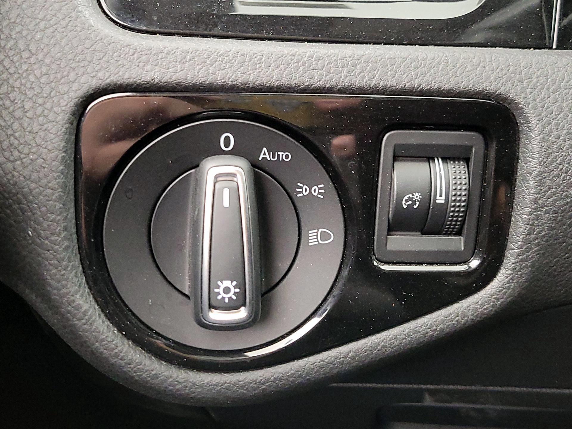 Thumbnail: 2017 Volkswagen Golf - 13