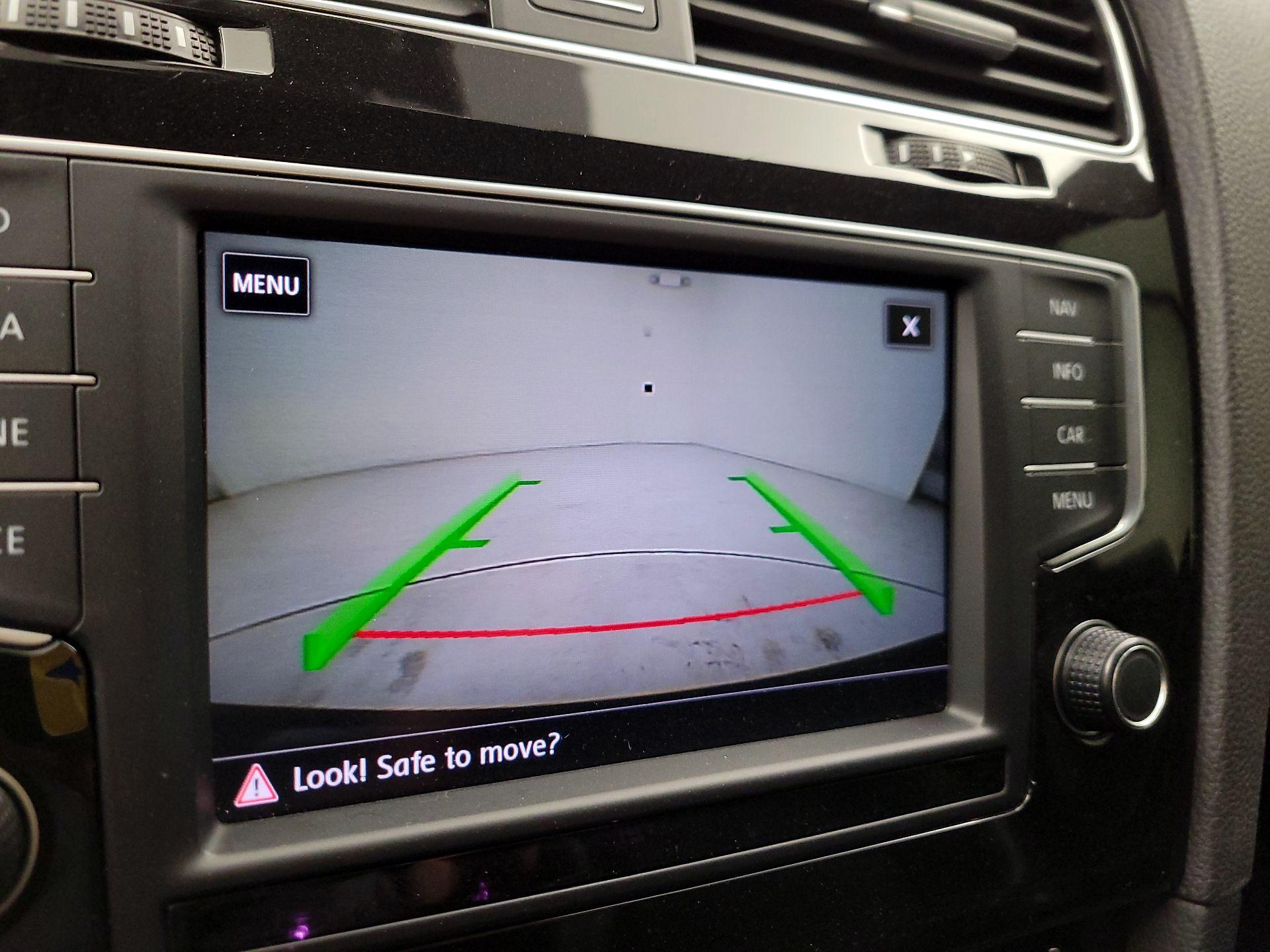 Thumbnail: 2017 Volkswagen Golf - 15