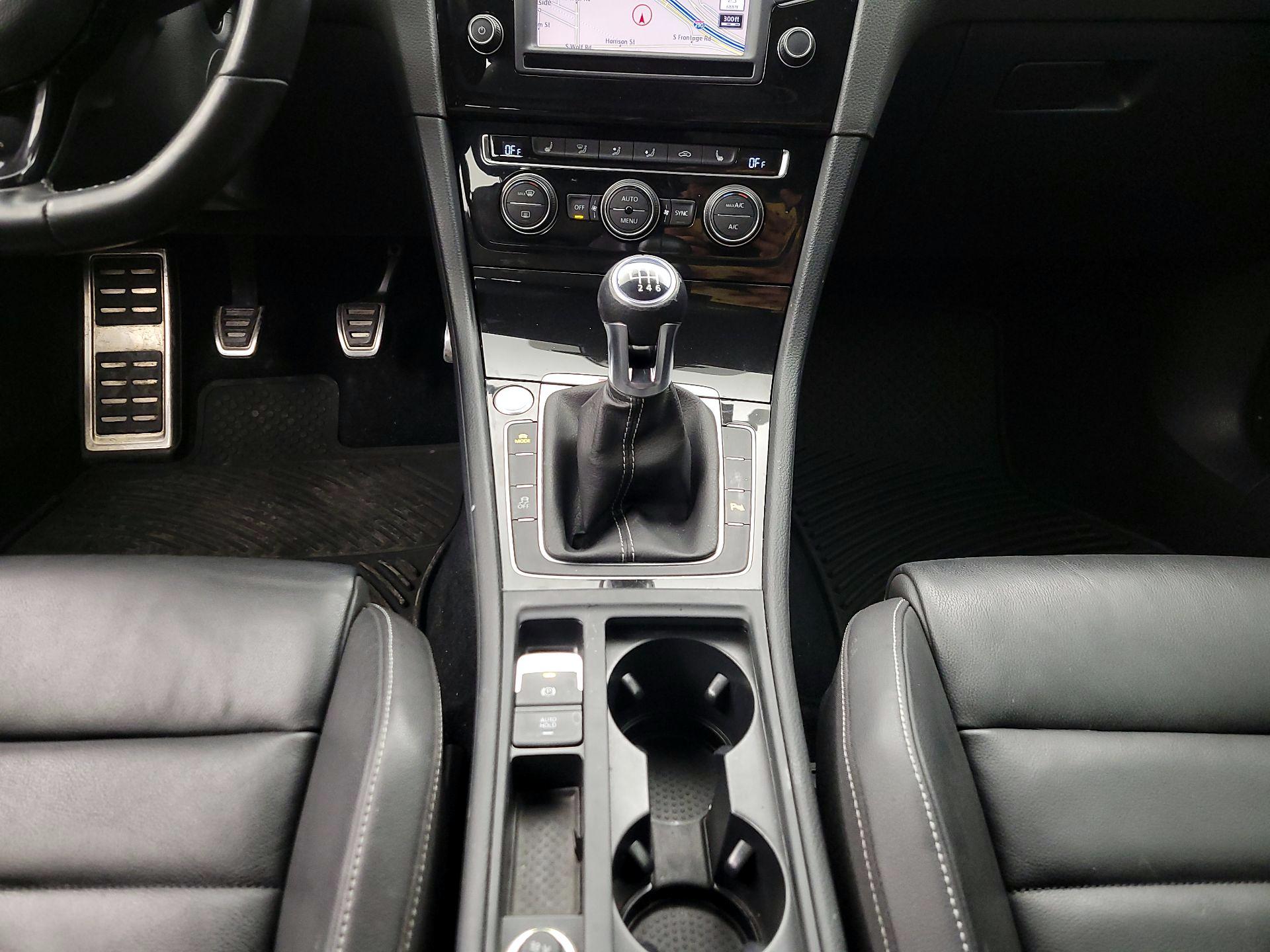 Thumbnail: 2017 Volkswagen Golf - 18