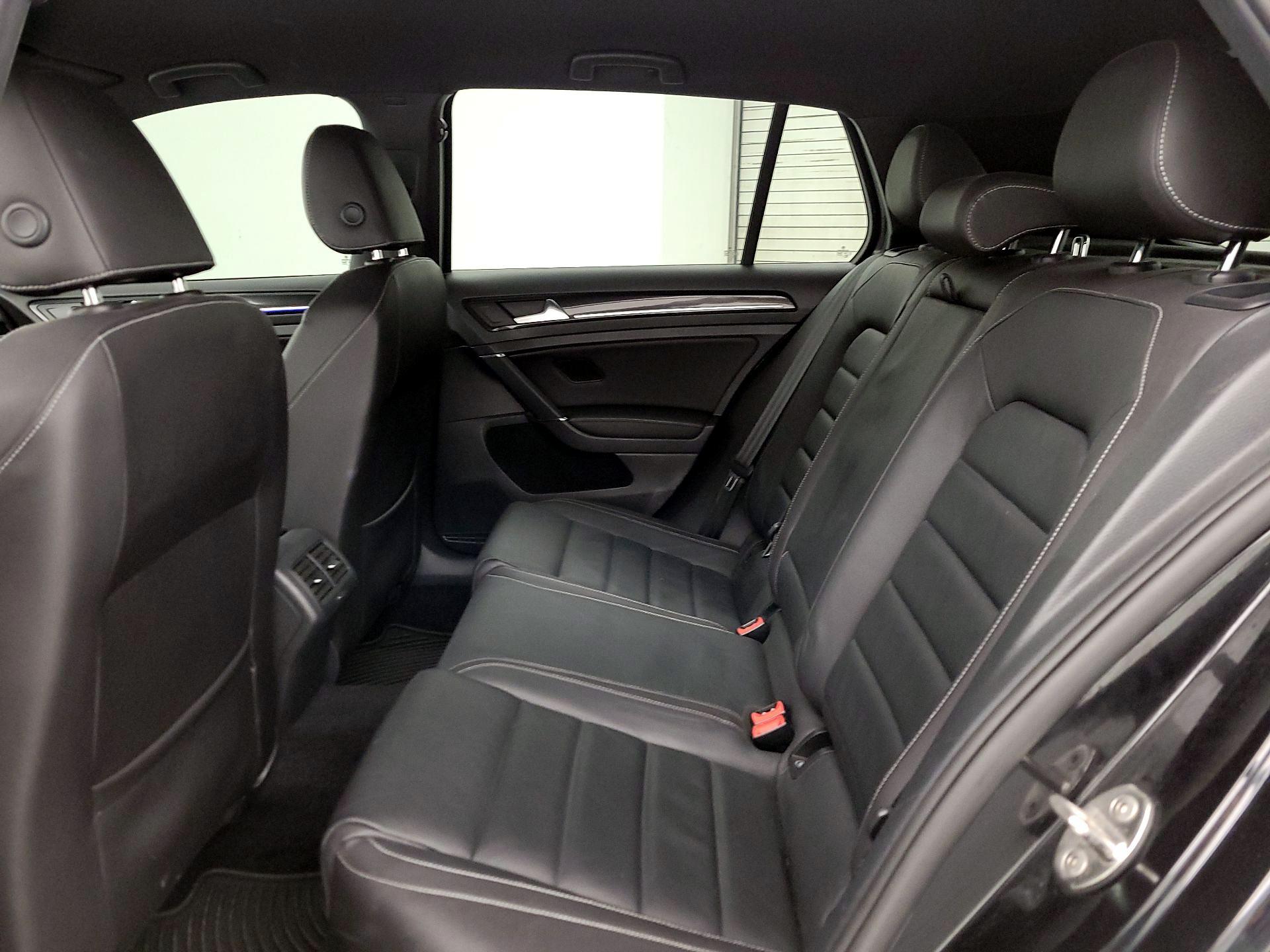 Thumbnail: 2017 Volkswagen Golf - 20