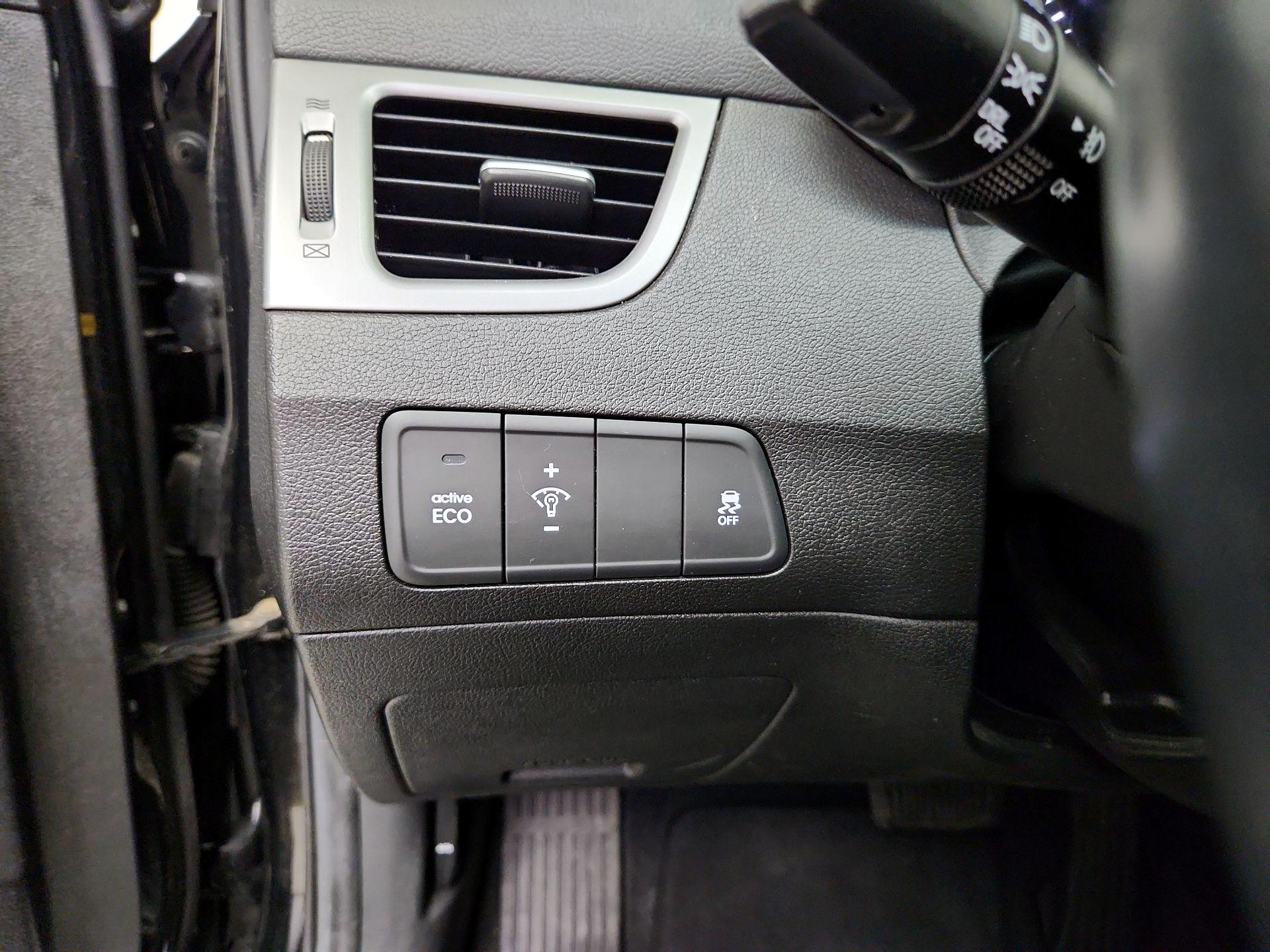 Thumbnail: 2014 Hyundai Elantra - 13