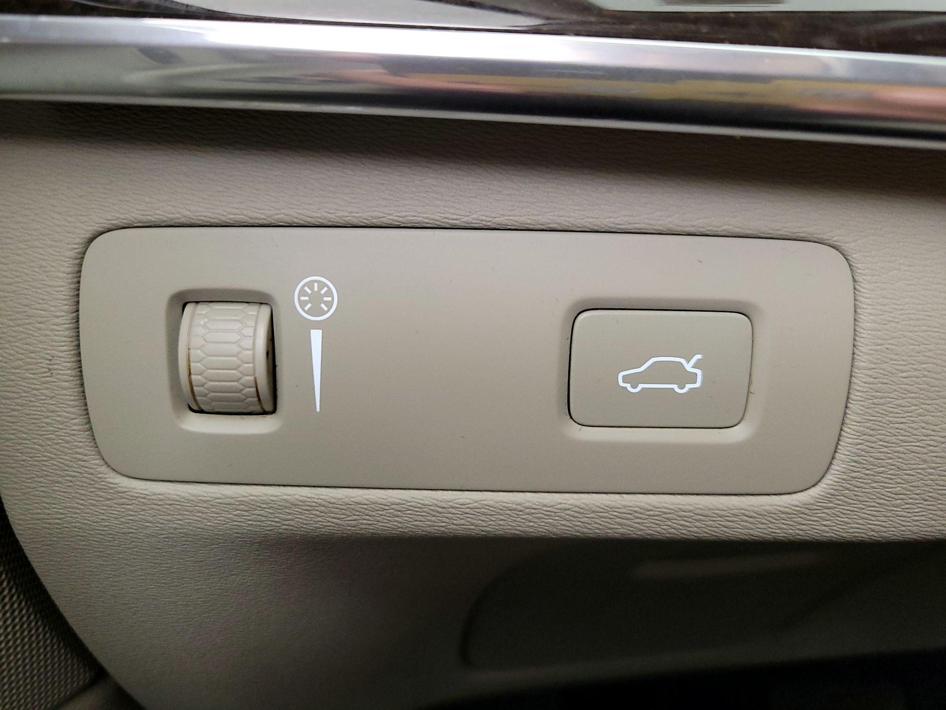 Thumbnail: 2019 Volvo XC90 - 13