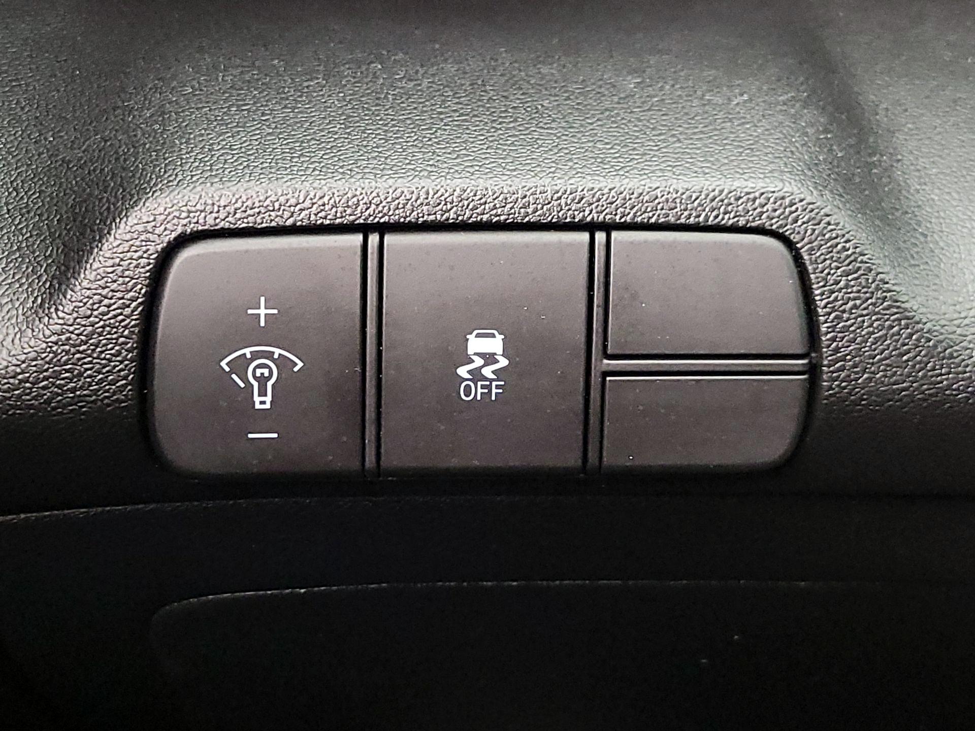 Thumbnail: 2025 Hyundai Elantra - 13