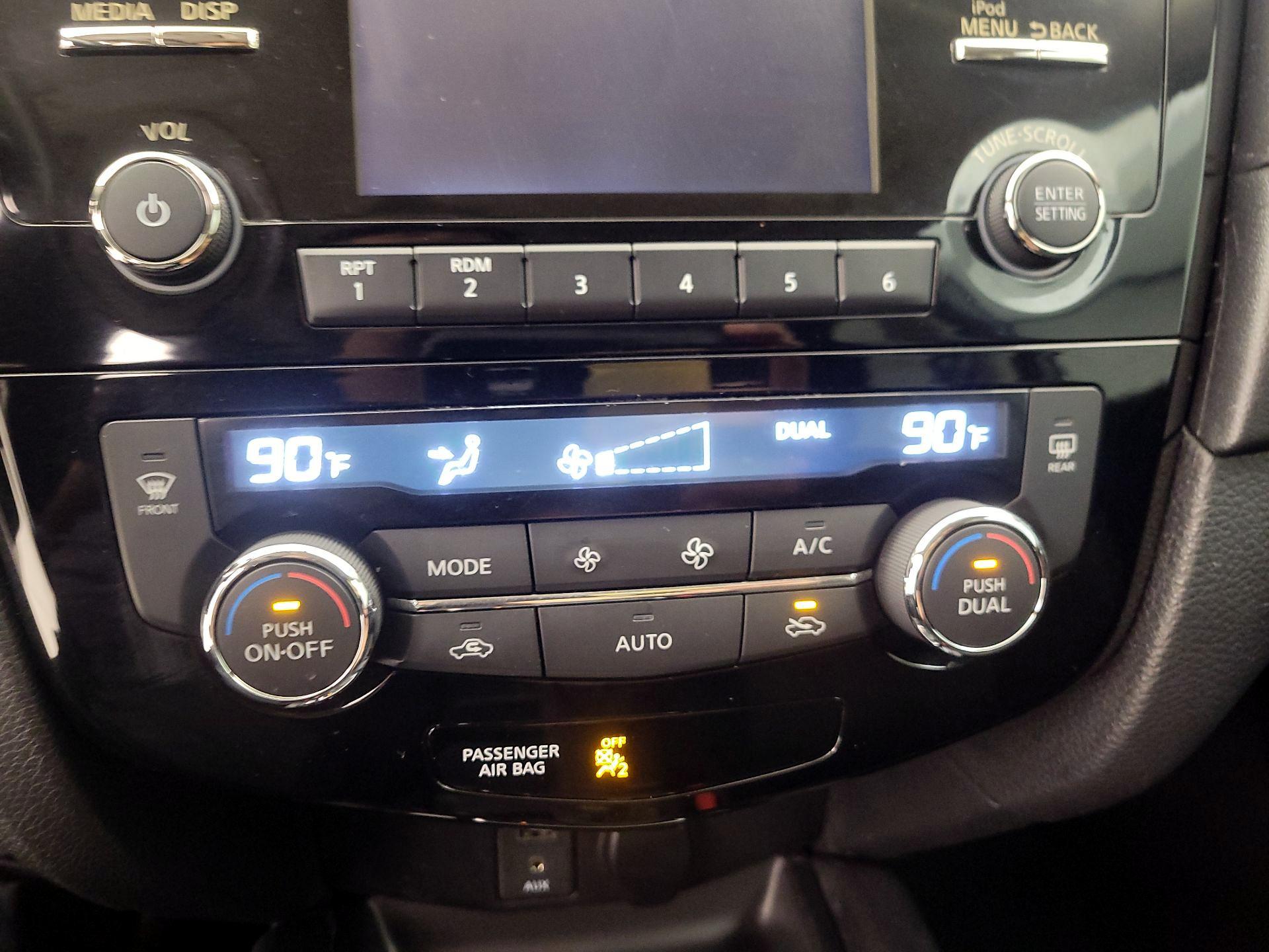 Thumbnail: 2017 Nissan Rogue - 16