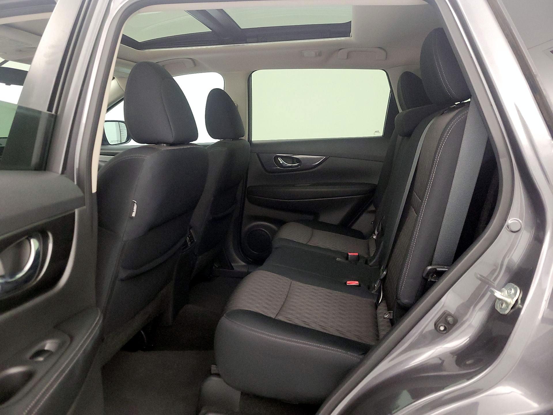 Thumbnail: 2017 Nissan Rogue - 20