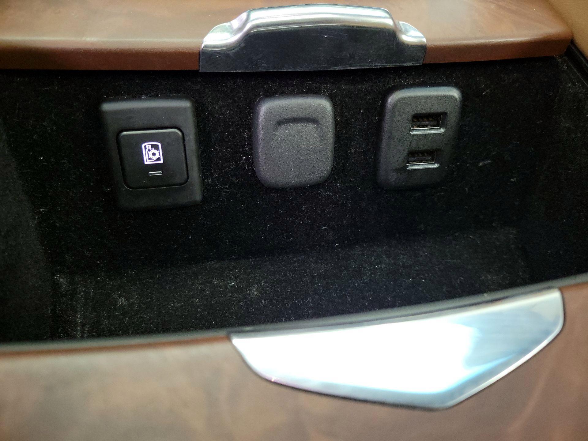 Thumbnail: 2017 Cadillac Escalade - 18