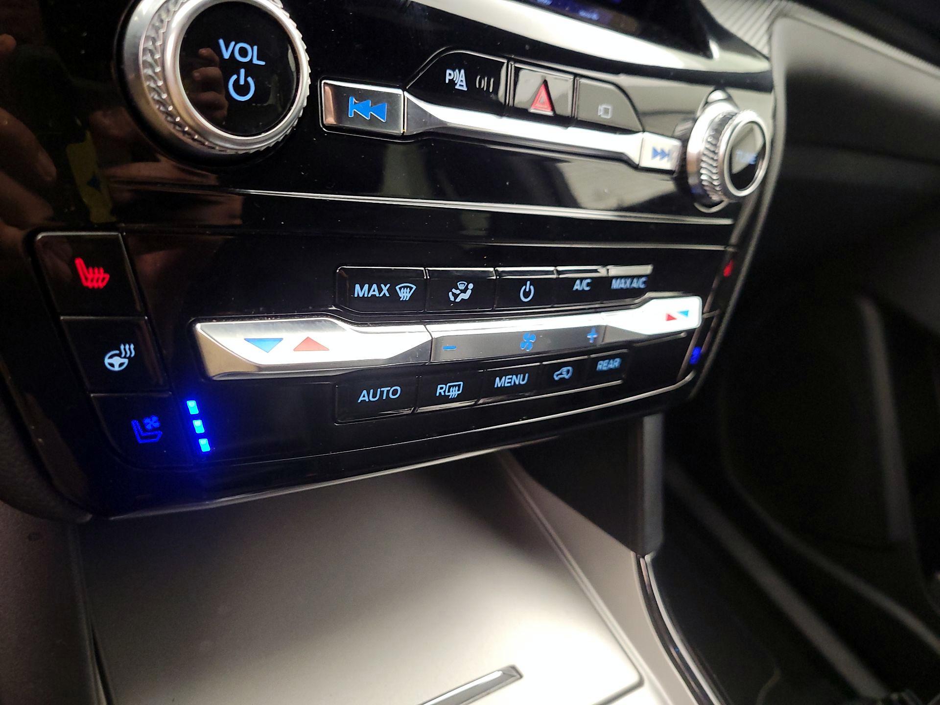 Thumbnail: 2022 Ford Explorer - 17