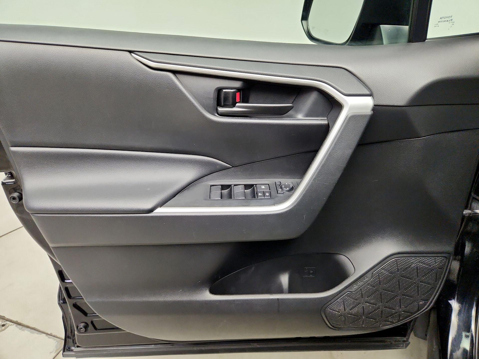 Thumbnail: 2021 Toyota RAV4 - 12