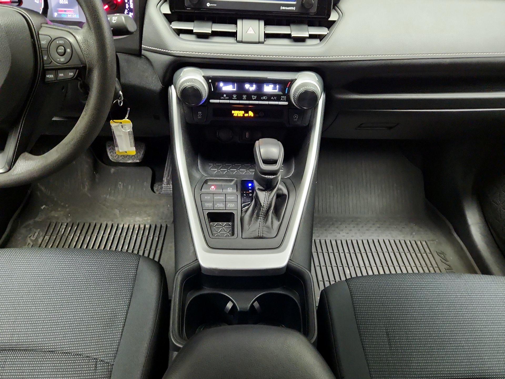 Thumbnail: 2021 Toyota RAV4 - 17