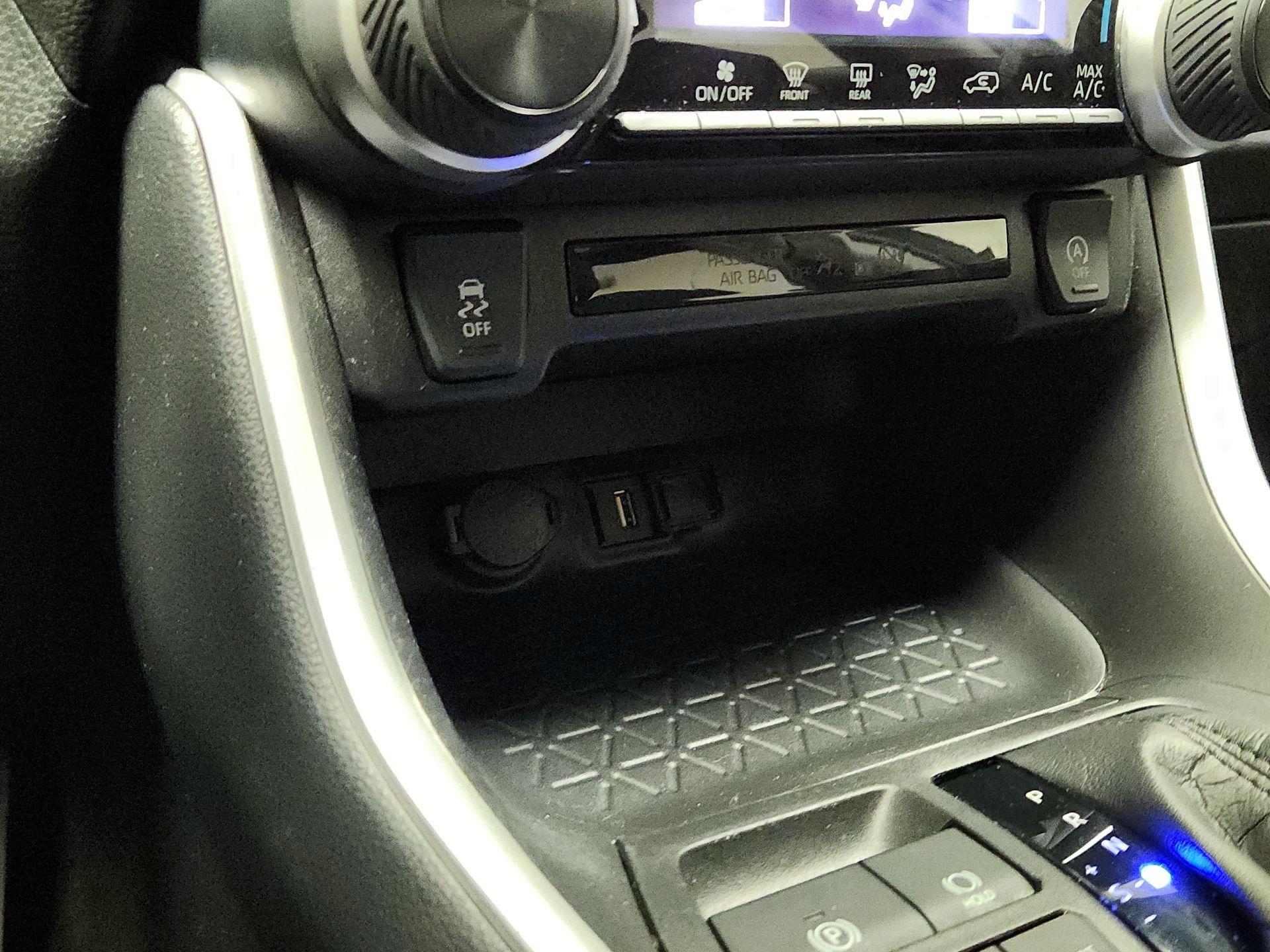 Thumbnail: 2021 Toyota RAV4 - 18