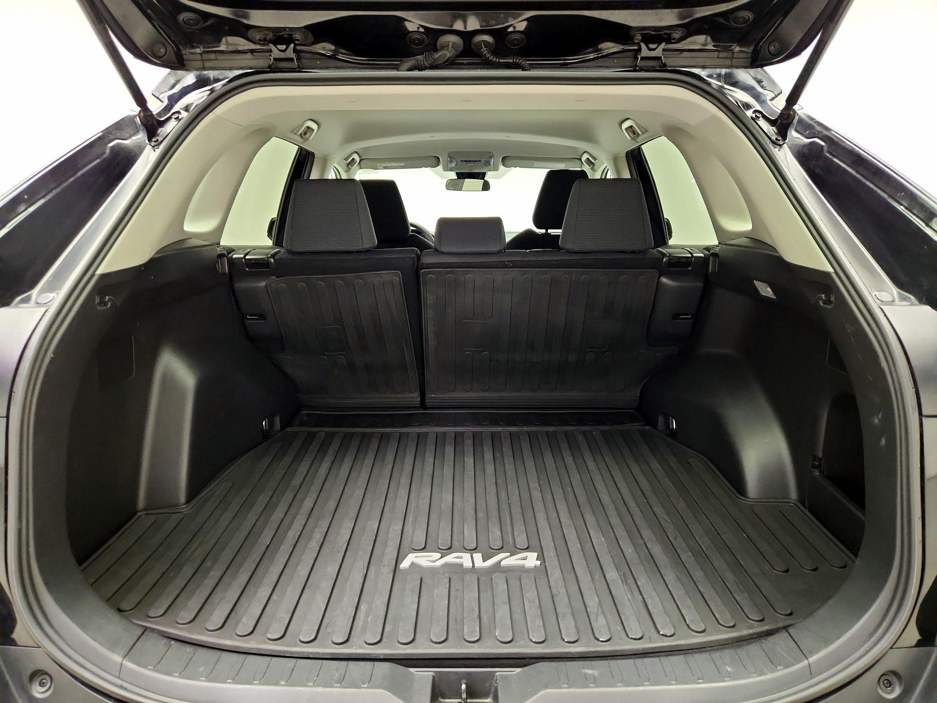 Thumbnail: 2021 Toyota RAV4 - 20