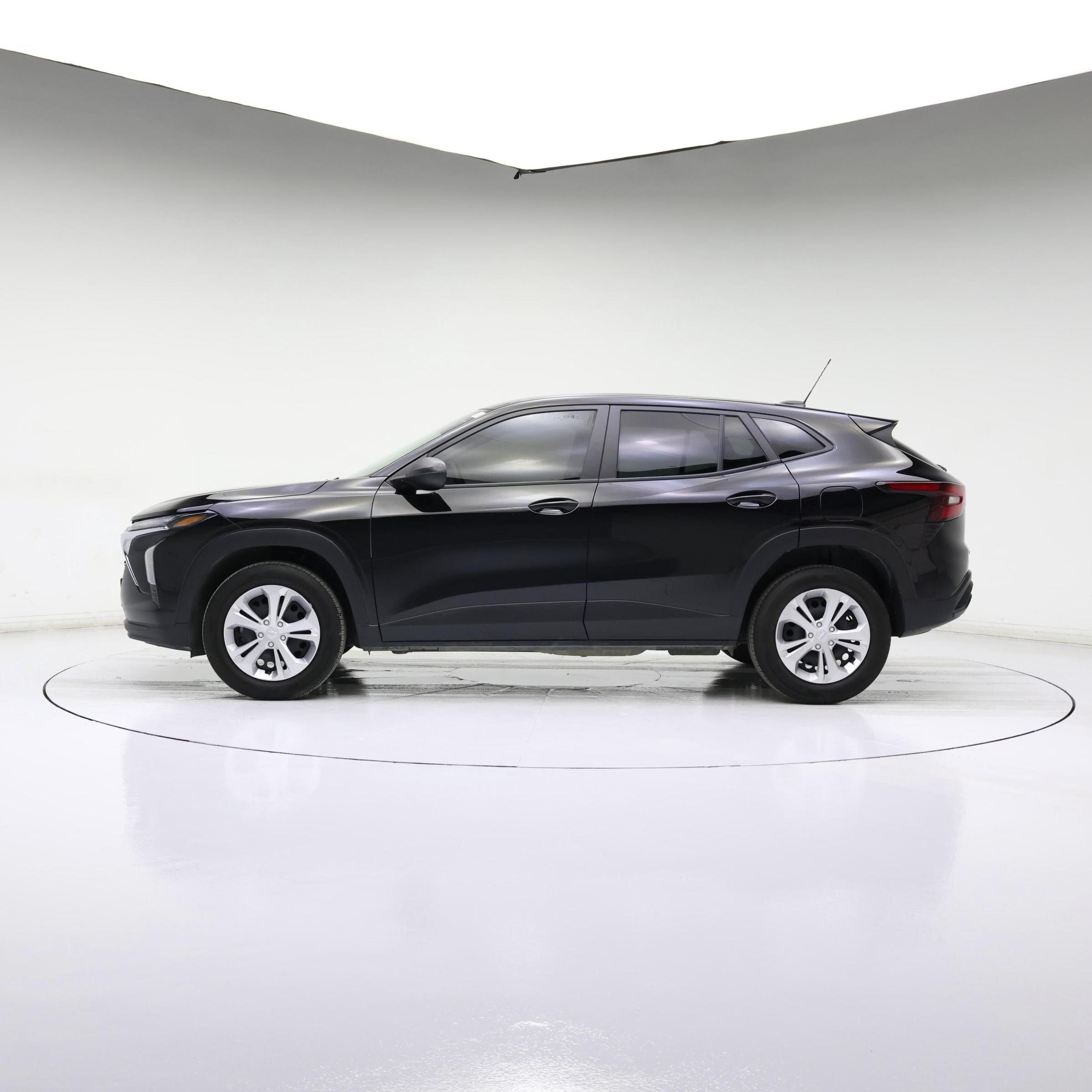 Thumbnail: 2024 Chevrolet Trax - 3