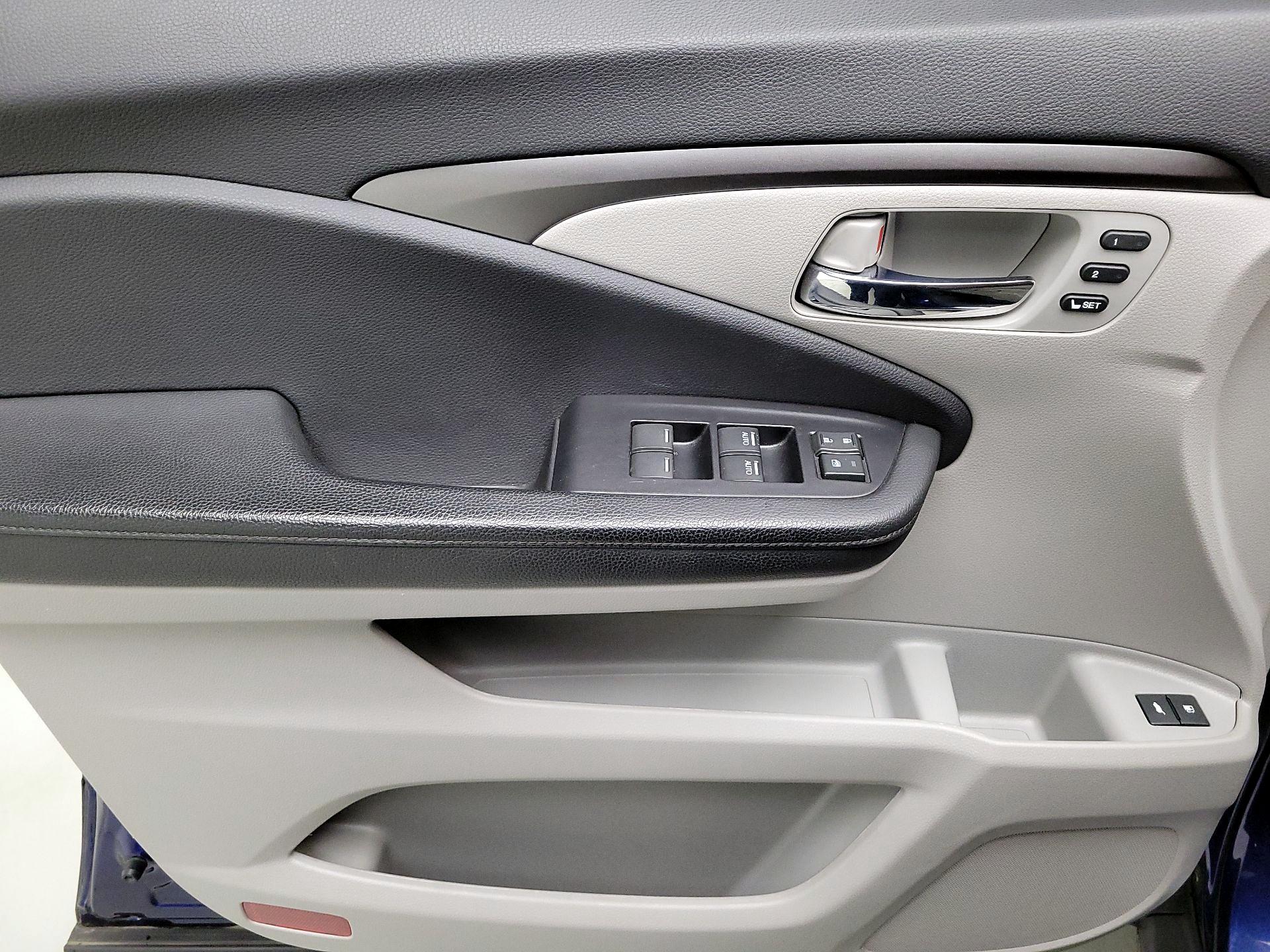 Thumbnail: 2019 Honda Pilot - 12