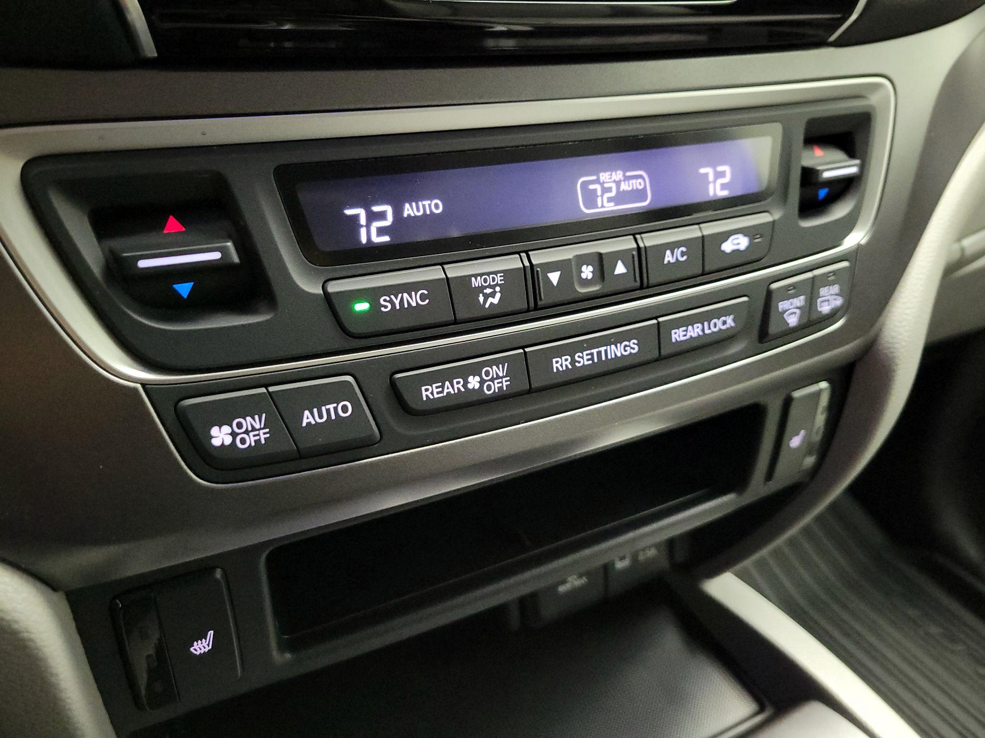 Thumbnail: 2019 Honda Pilot - 16