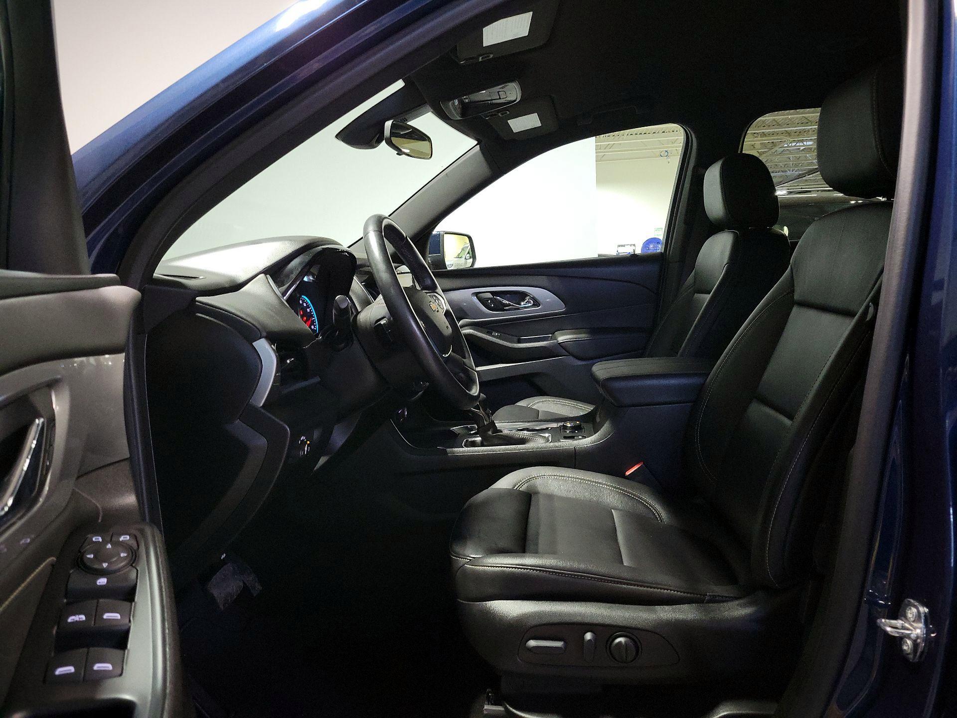 Thumbnail: 2023 Chevrolet Traverse - 9