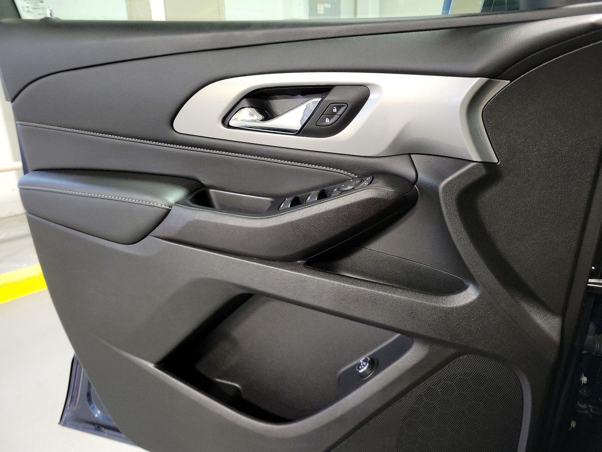 Thumbnail: 2023 Chevrolet Traverse - 10