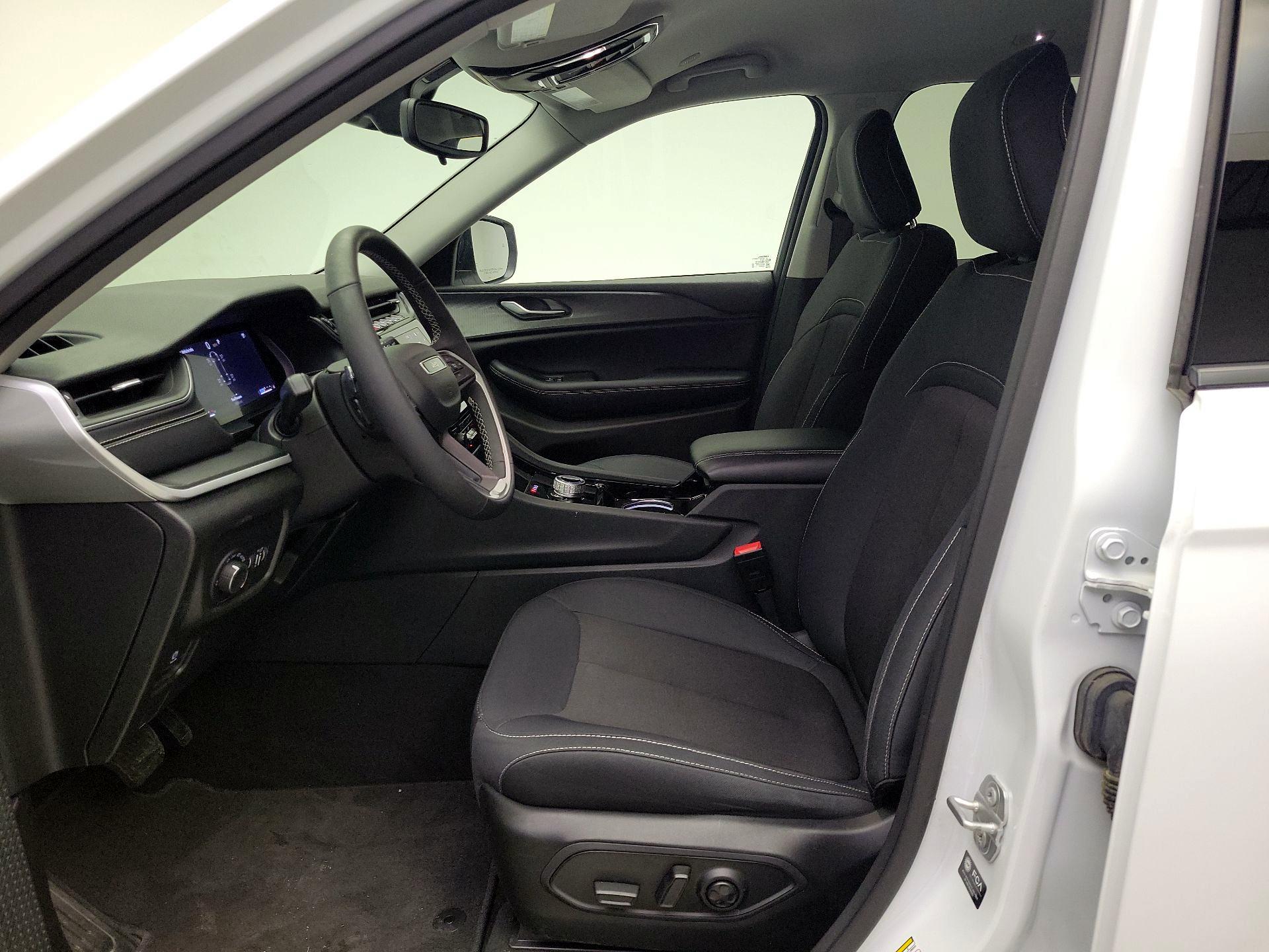 Thumbnail: 2023 Jeep Grand Cherokee L - 11