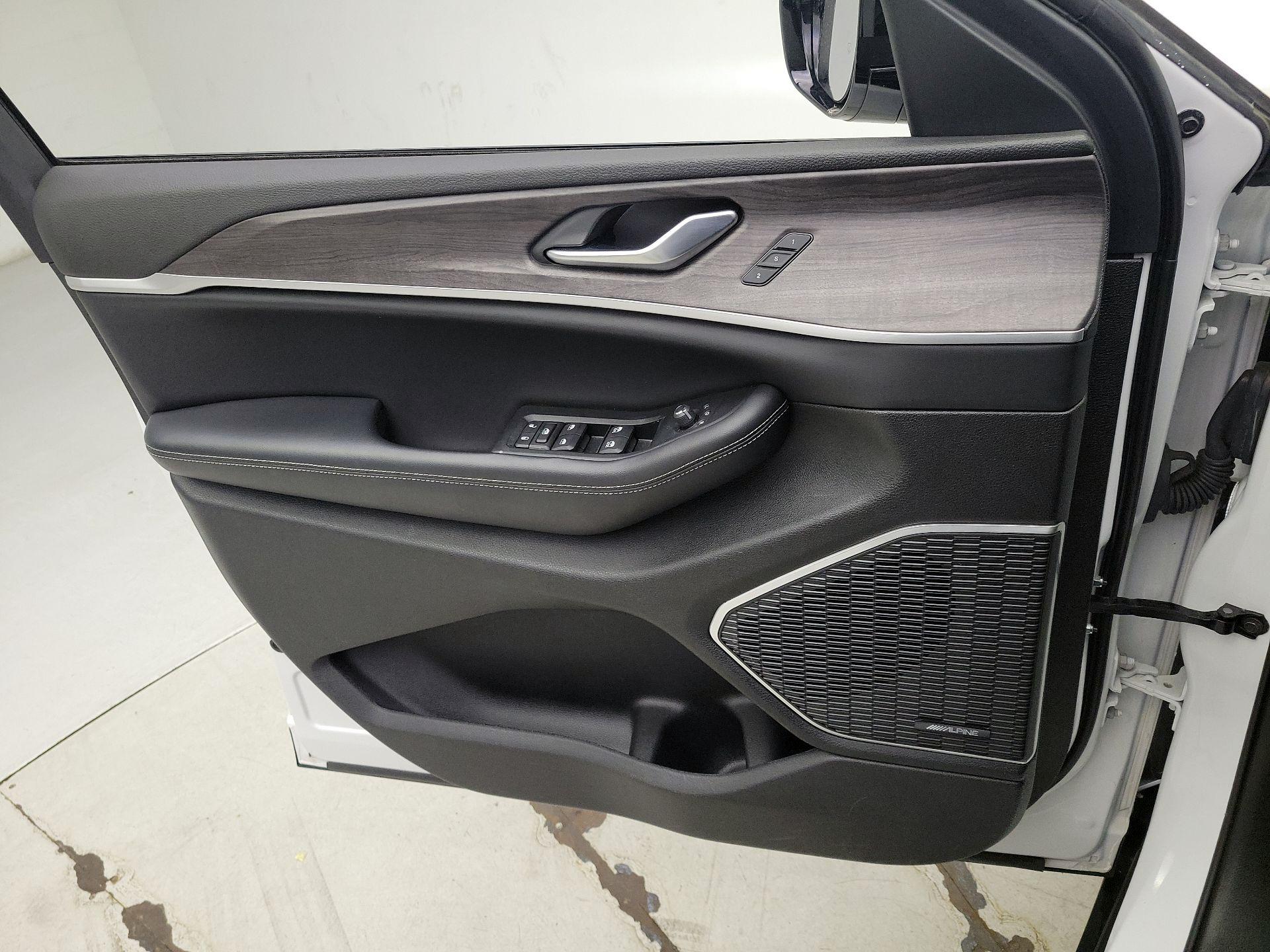 Thumbnail: 2023 Jeep Grand Cherokee - 12