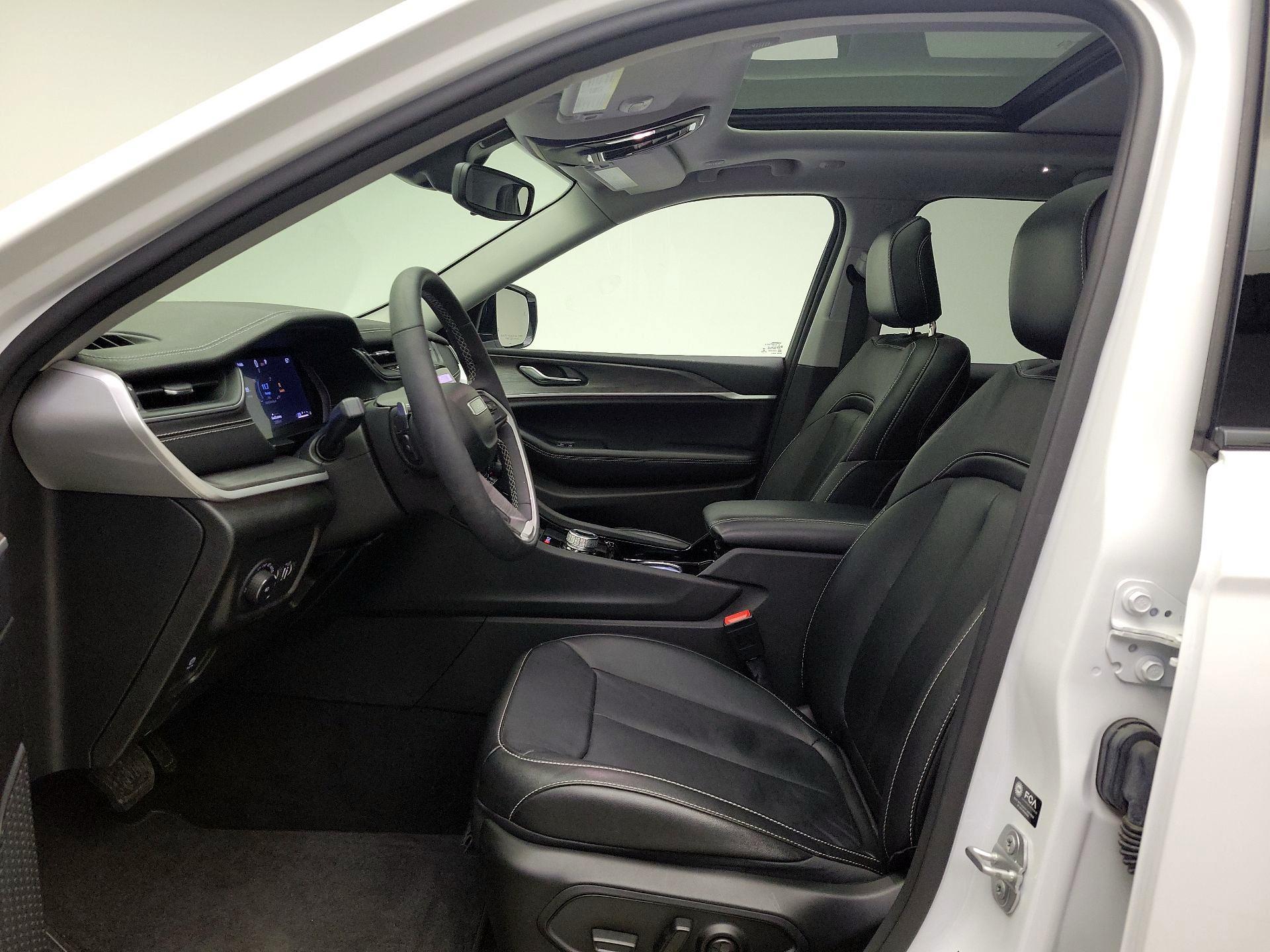 Thumbnail: 2023 Jeep Grand Cherokee - 20