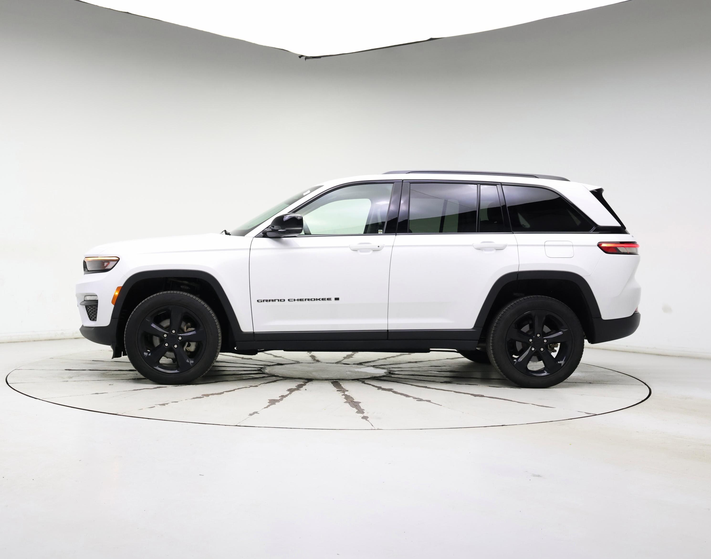 Thumbnail: 2023 Jeep Grand Cherokee - 3