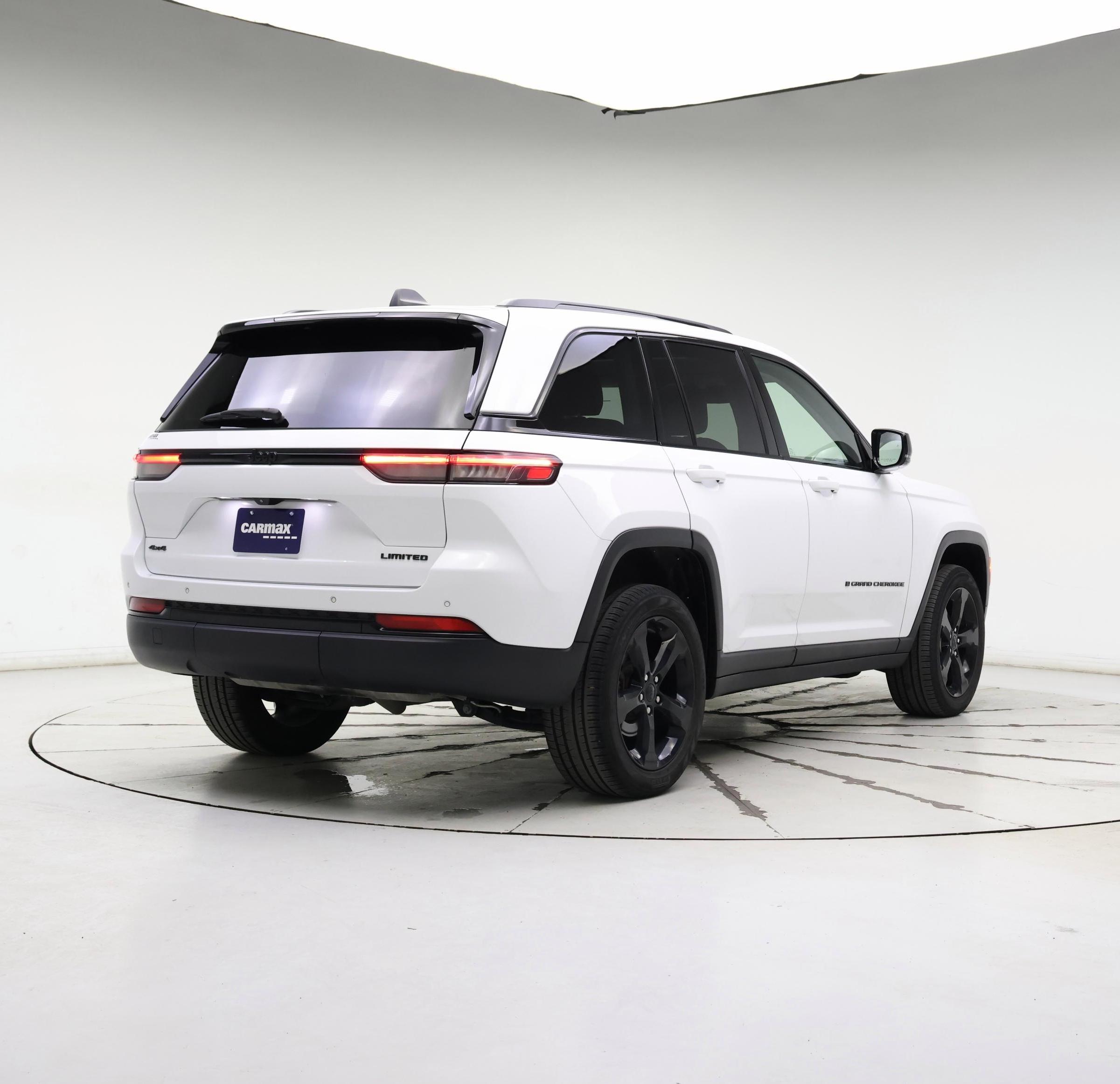 Thumbnail: 2023 Jeep Grand Cherokee - 8