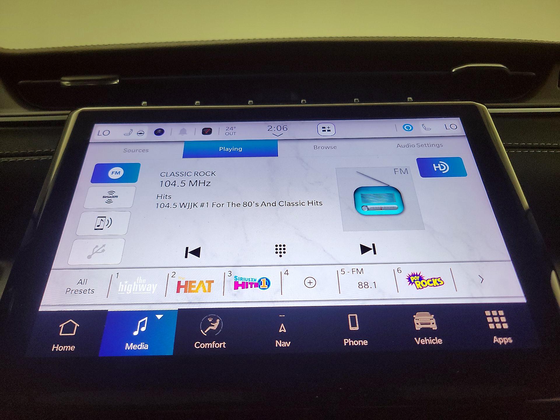 Thumbnail: 2023 Jeep Grand Cherokee - 16