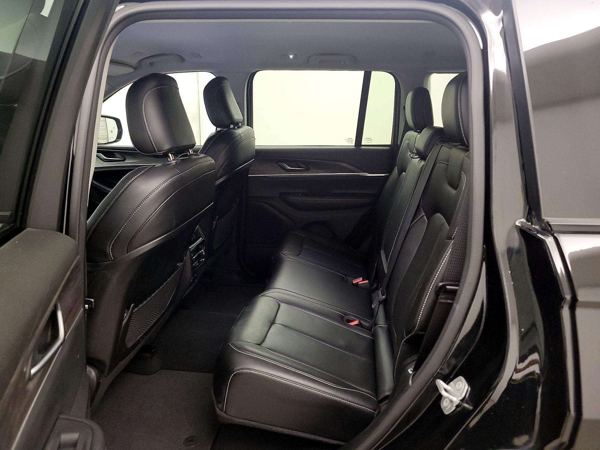 Thumbnail: 2023 Jeep Grand Cherokee - 20