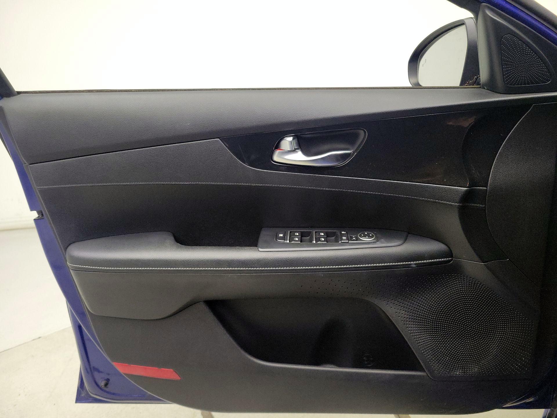 Thumbnail: 2021 Kia Forte - 11