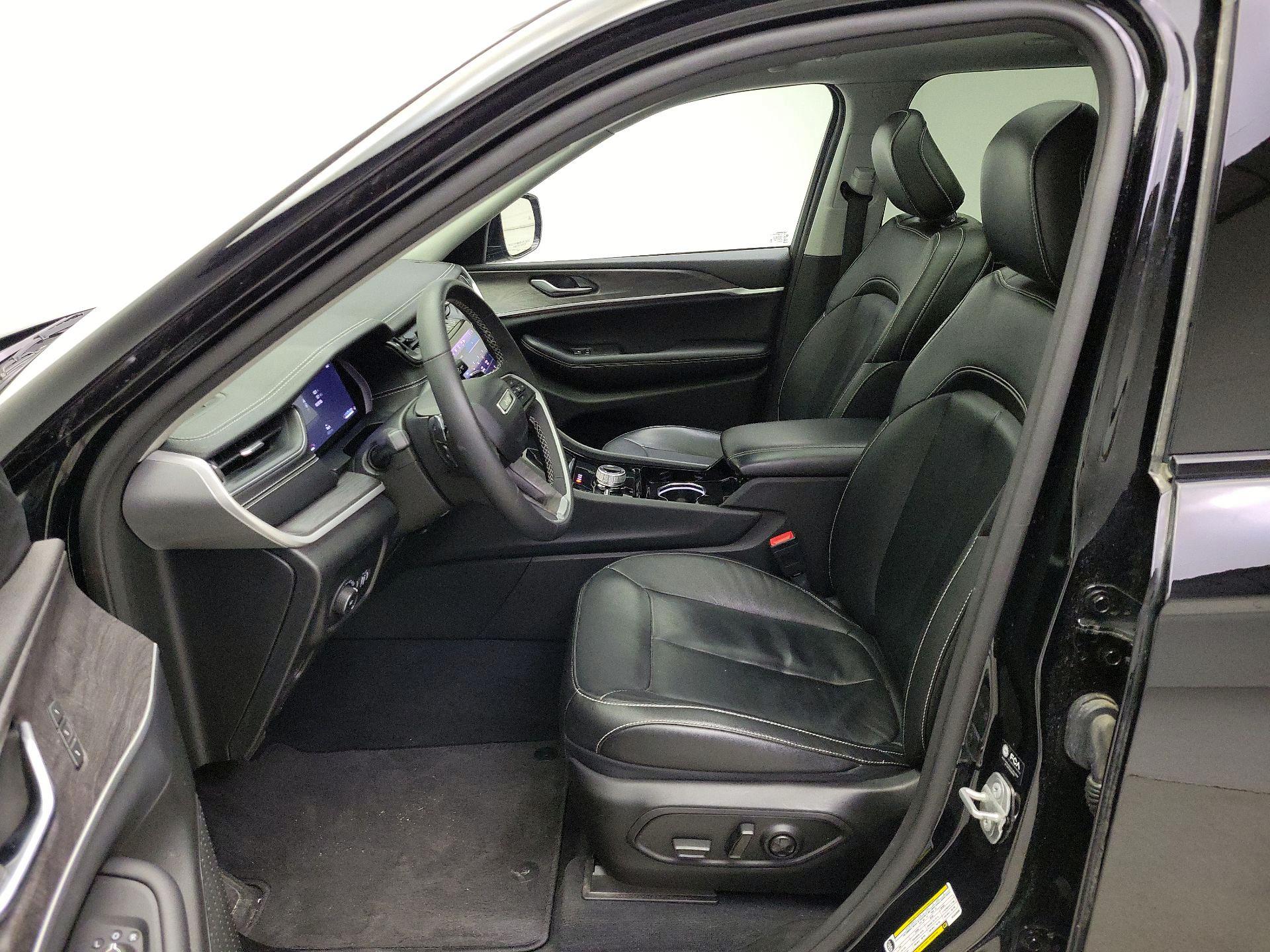 Thumbnail: 2023 Jeep Grand Cherokee - 11