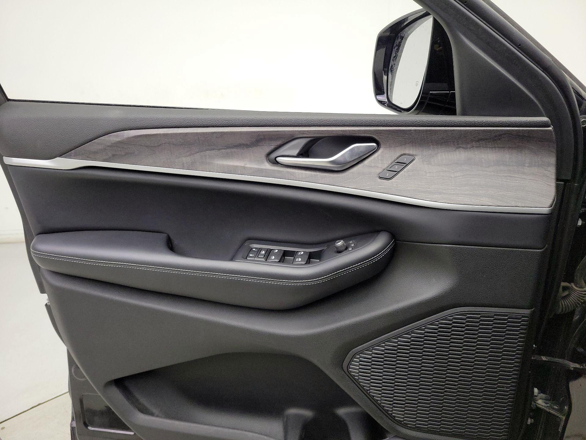 Thumbnail: 2023 Jeep Grand Cherokee - 12