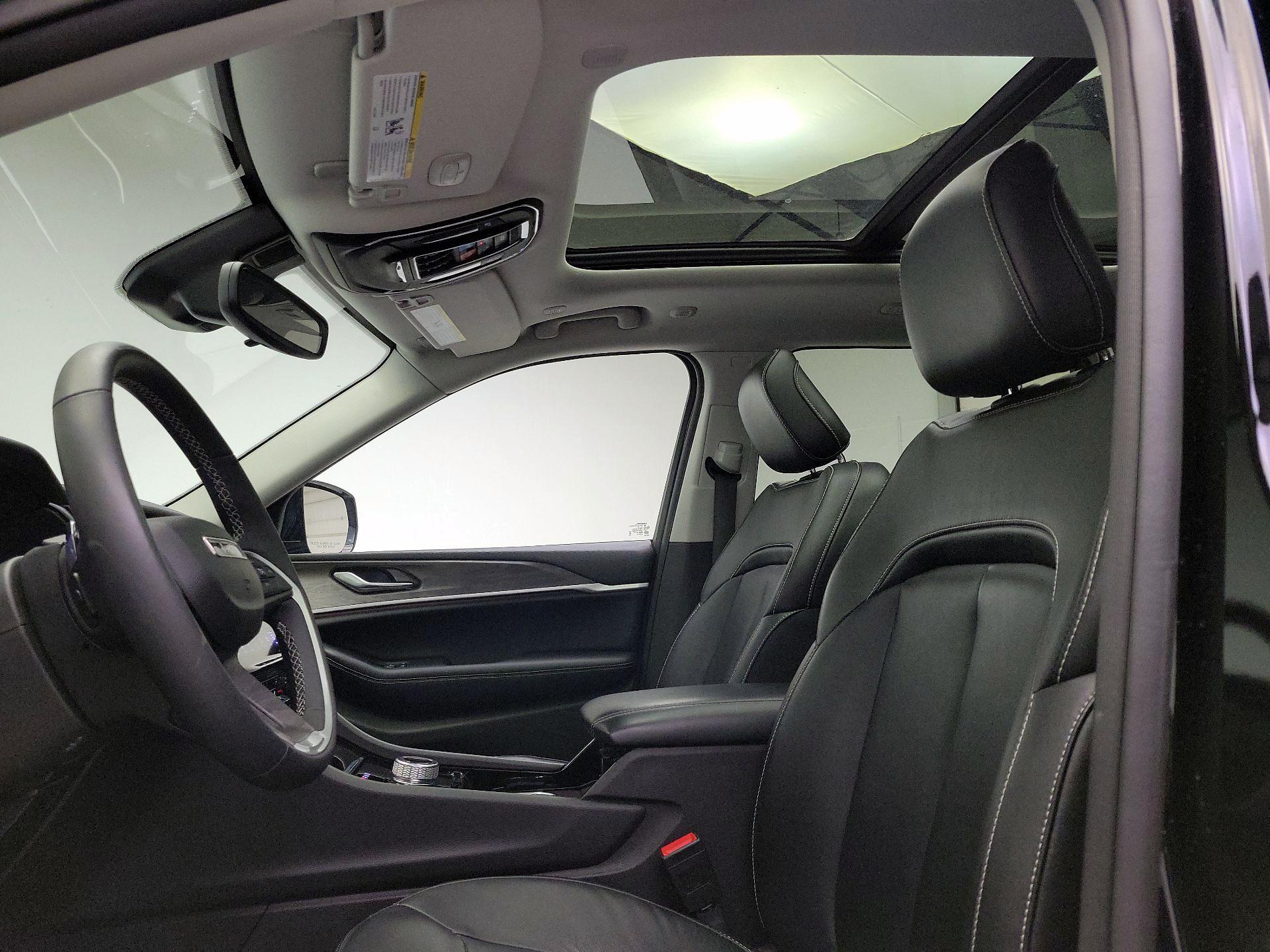 Thumbnail: 2023 Jeep Grand Cherokee - 20