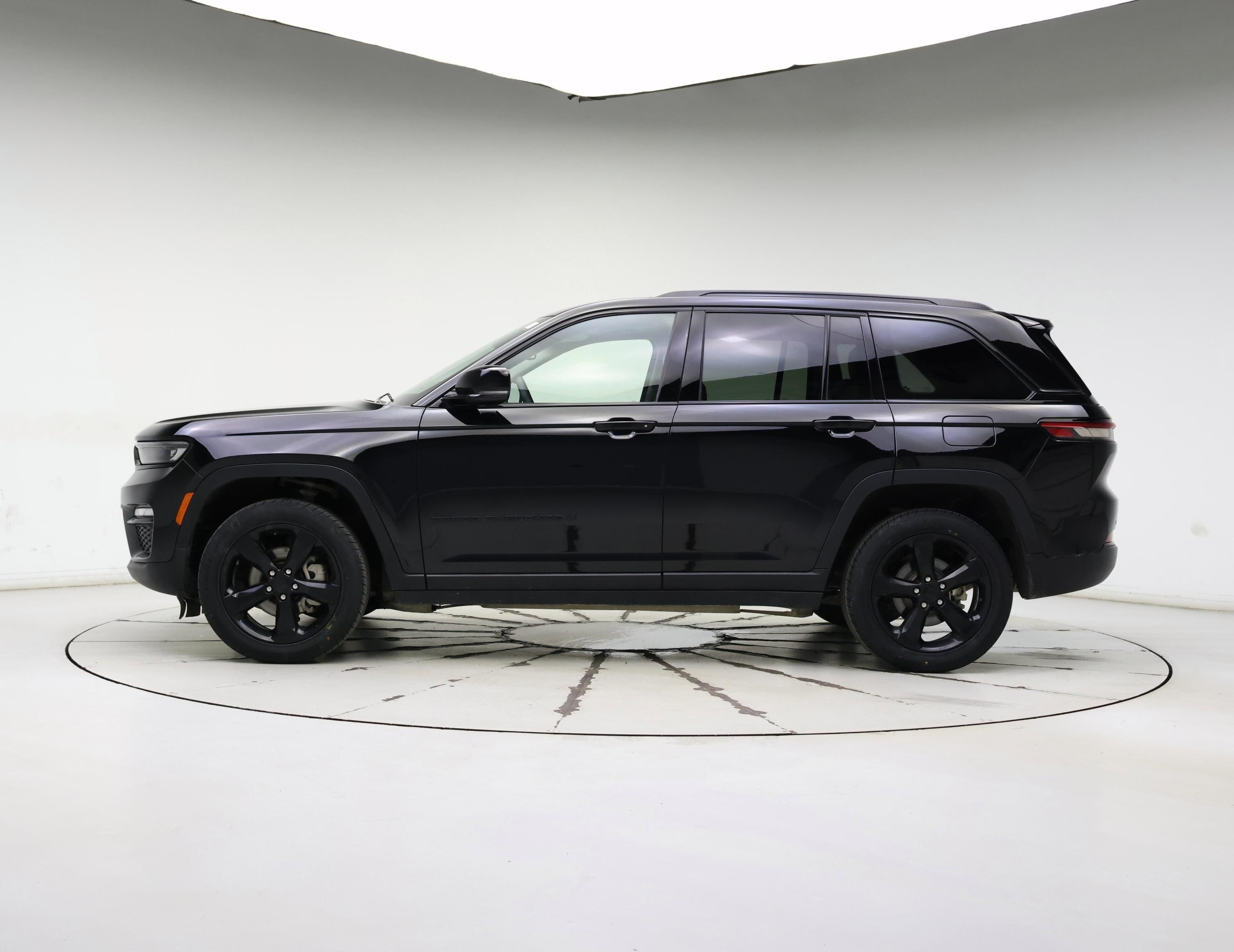 Thumbnail: 2023 Jeep Grand Cherokee - 3
