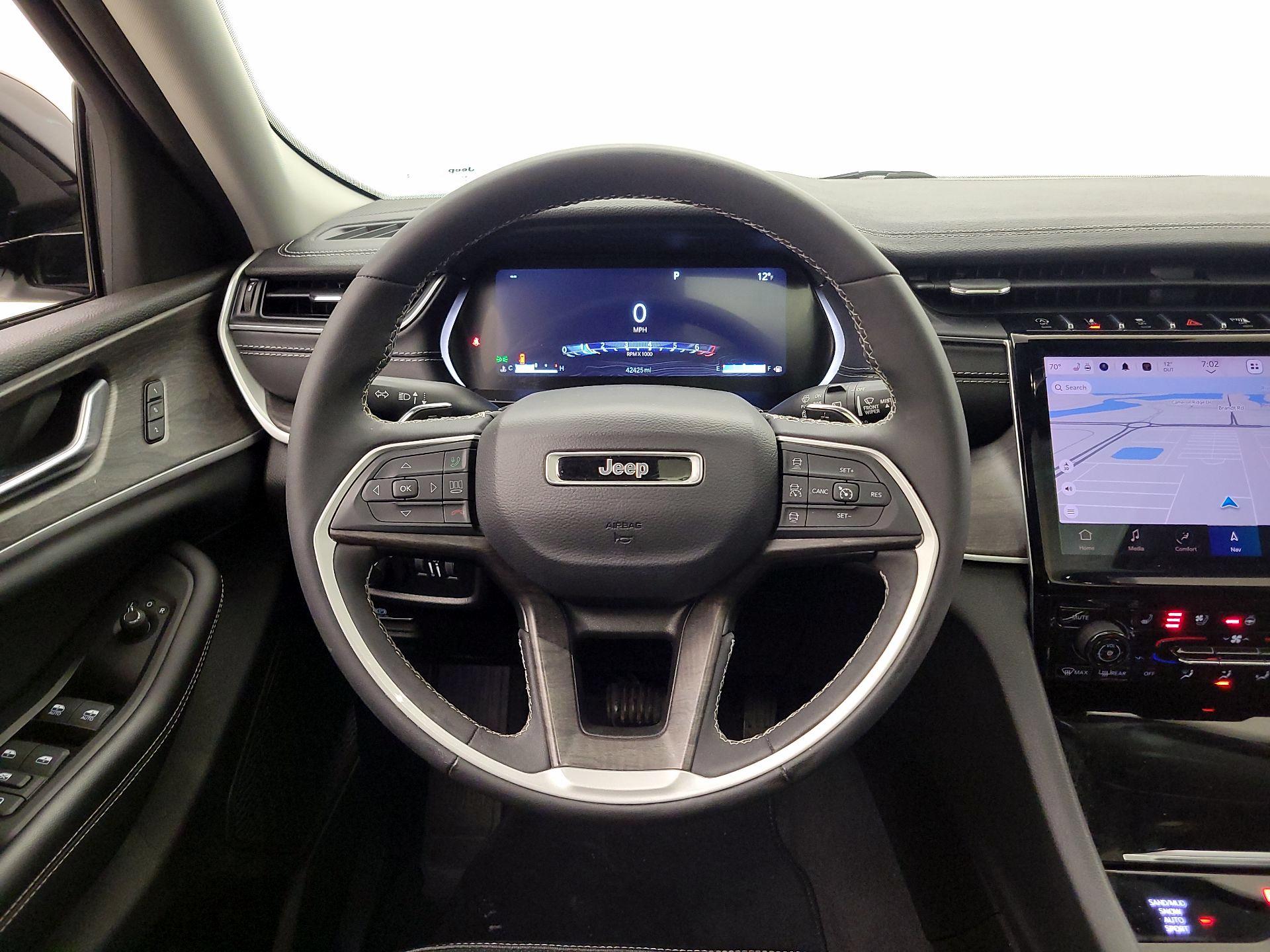 Thumbnail: 2023 Jeep Grand Cherokee - 10