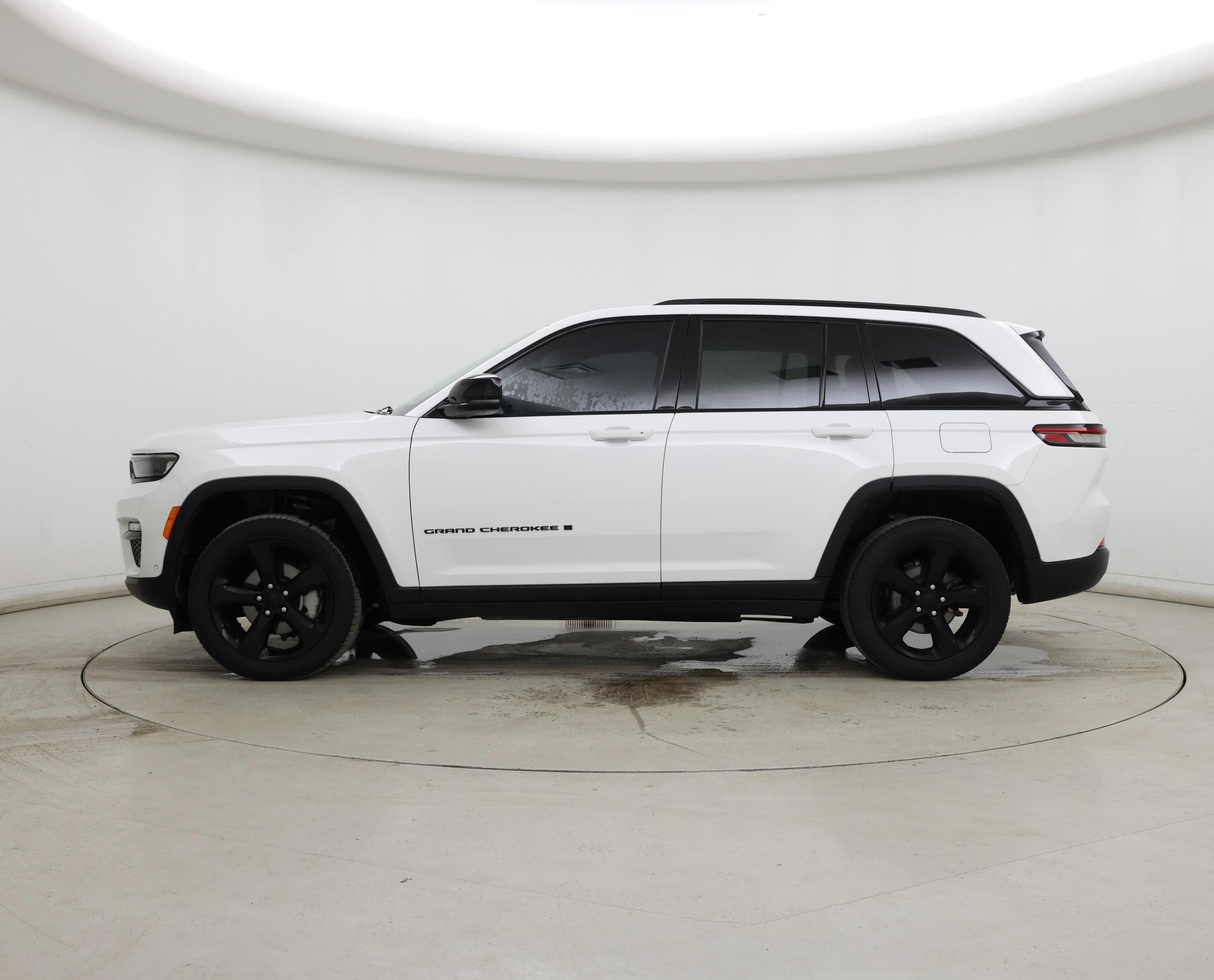 Thumbnail: 2023 Jeep Grand Cherokee - 3