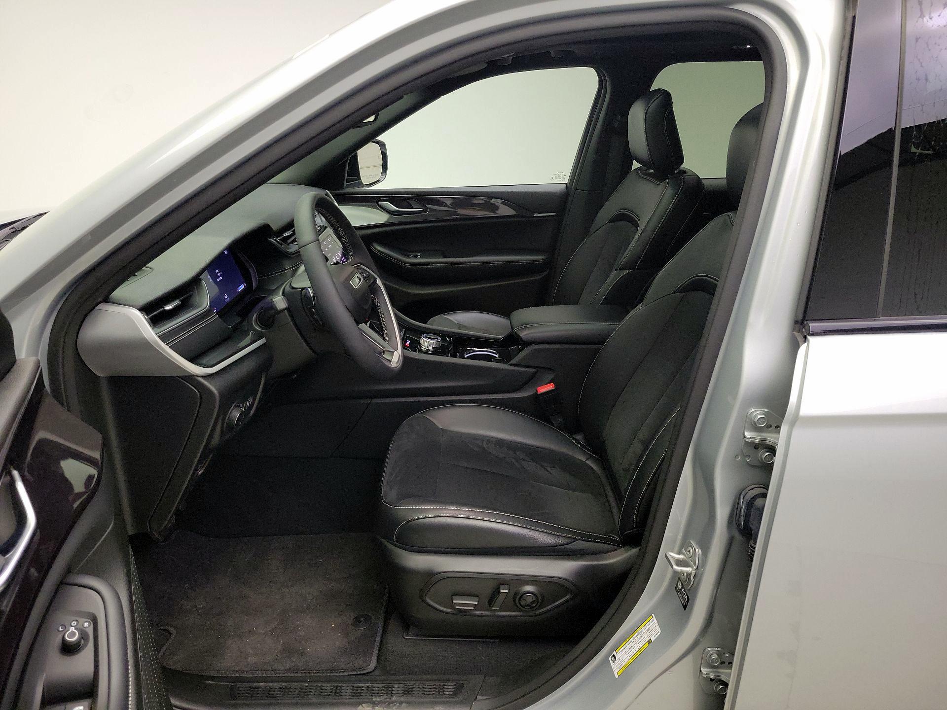 Thumbnail: 2023 Jeep Grand Cherokee - 11