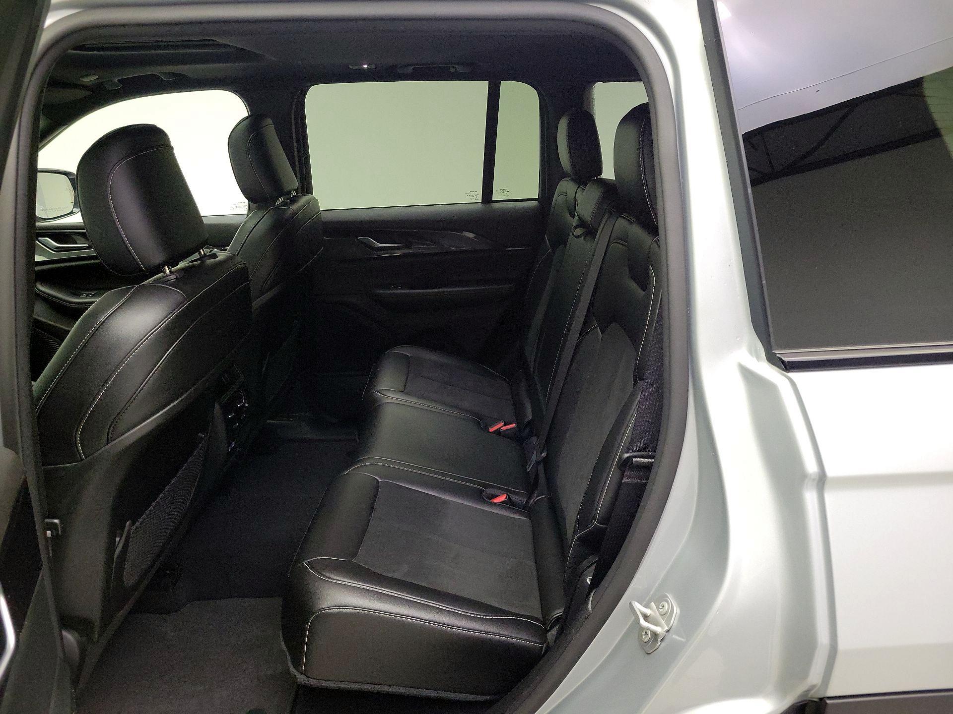 Thumbnail: 2023 Jeep Grand Cherokee - 20