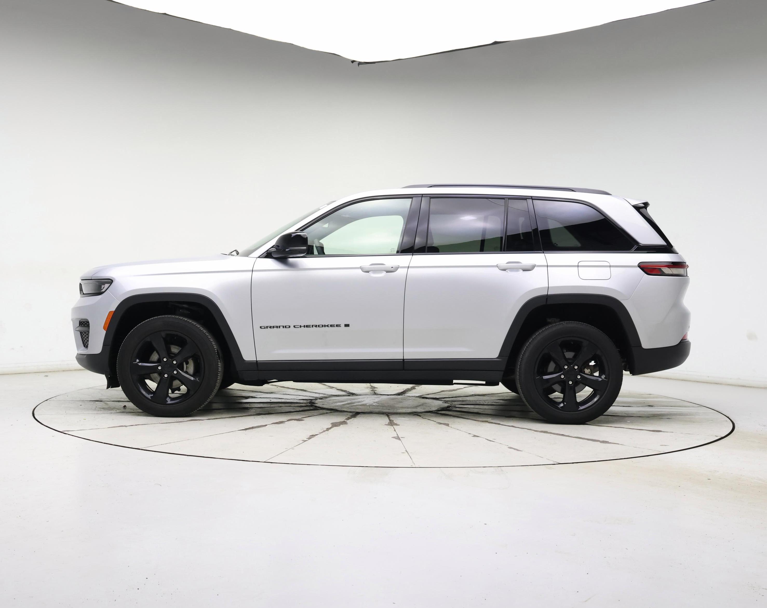 Thumbnail: 2023 Jeep Grand Cherokee - 3